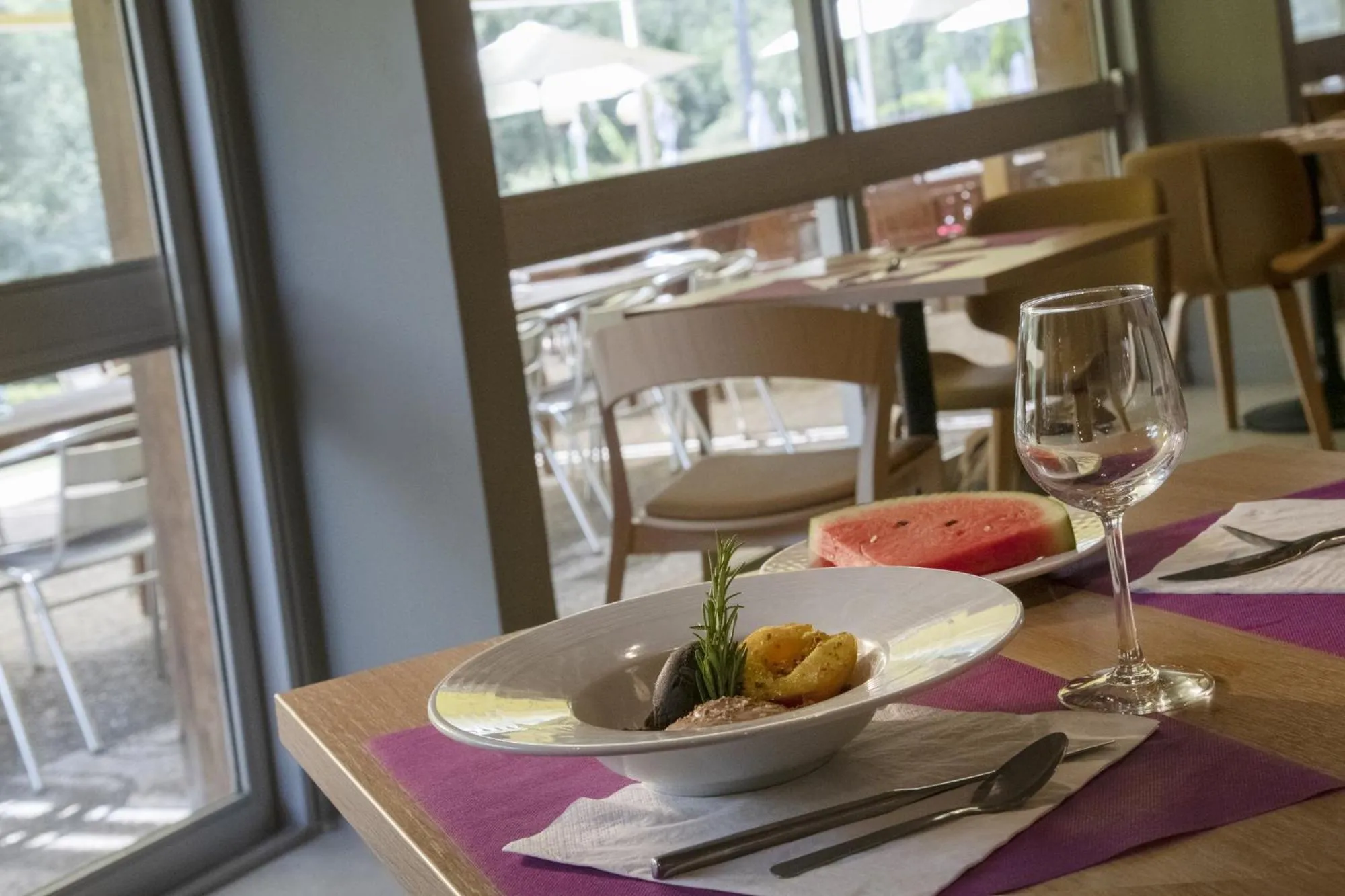 Restaurant/places to eat in Novotel Antibes Sophia Antipolis