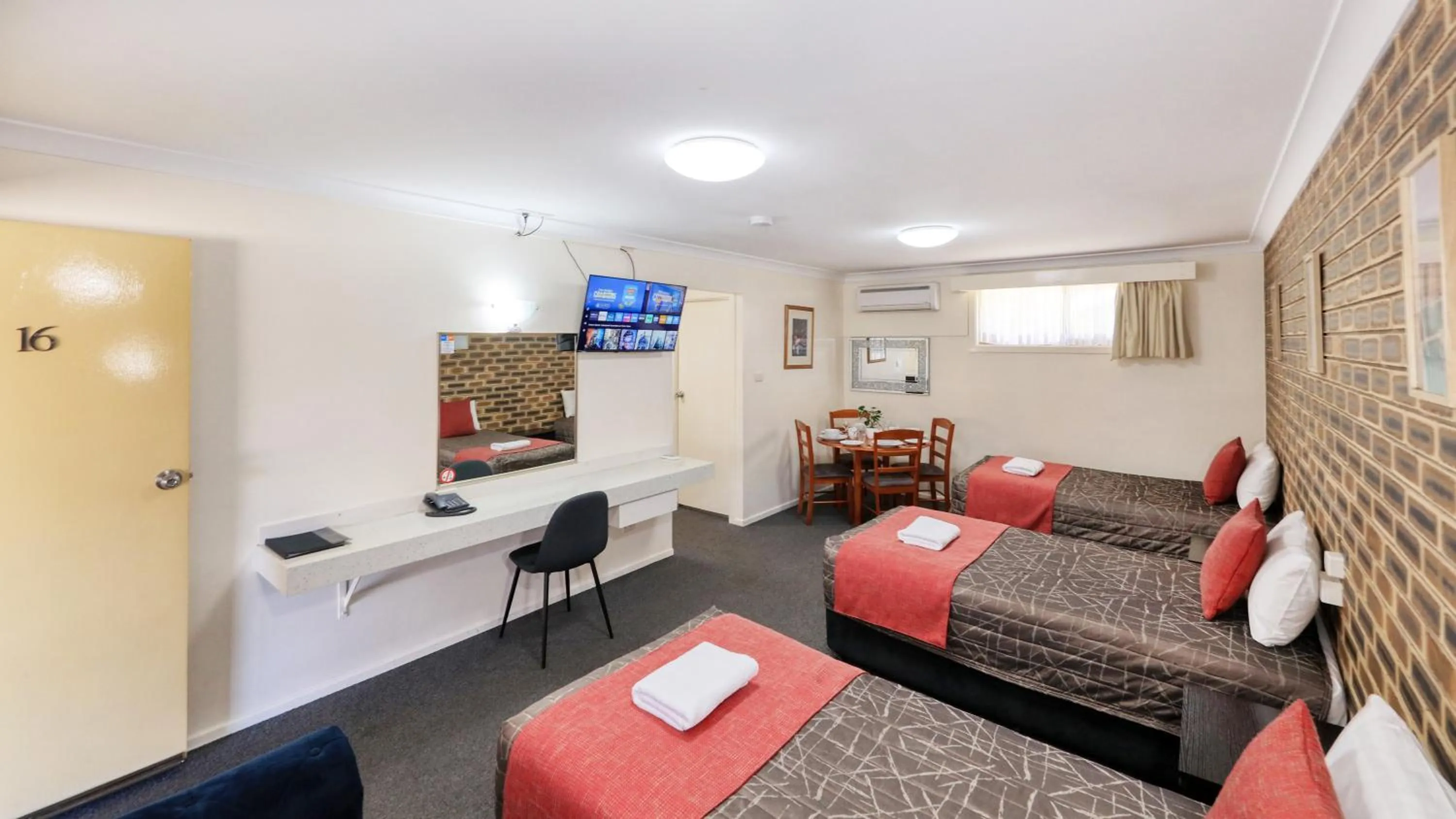 Bed in Top of the Town Motel