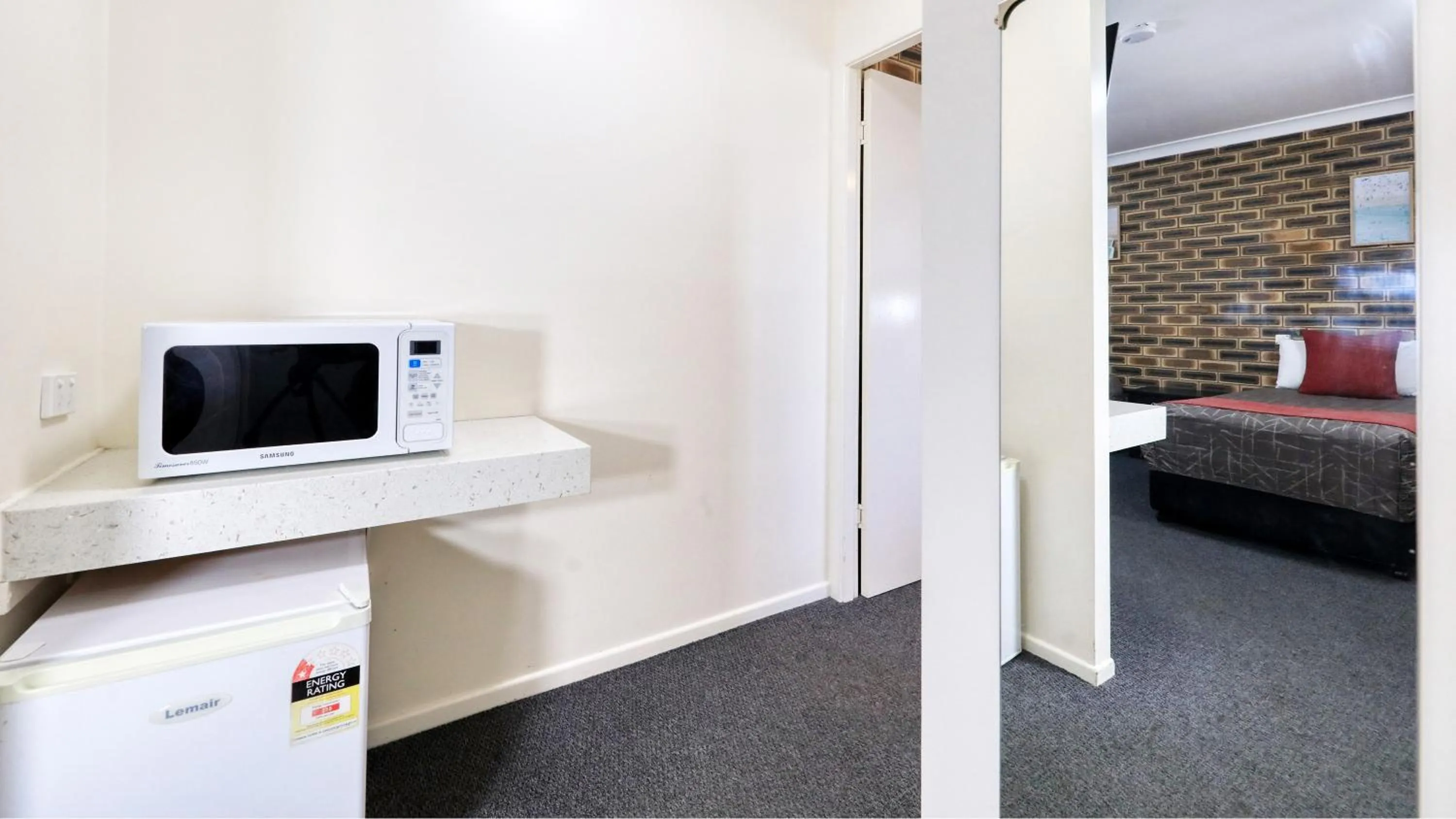 microwave, Bed in Top of the Town Motel