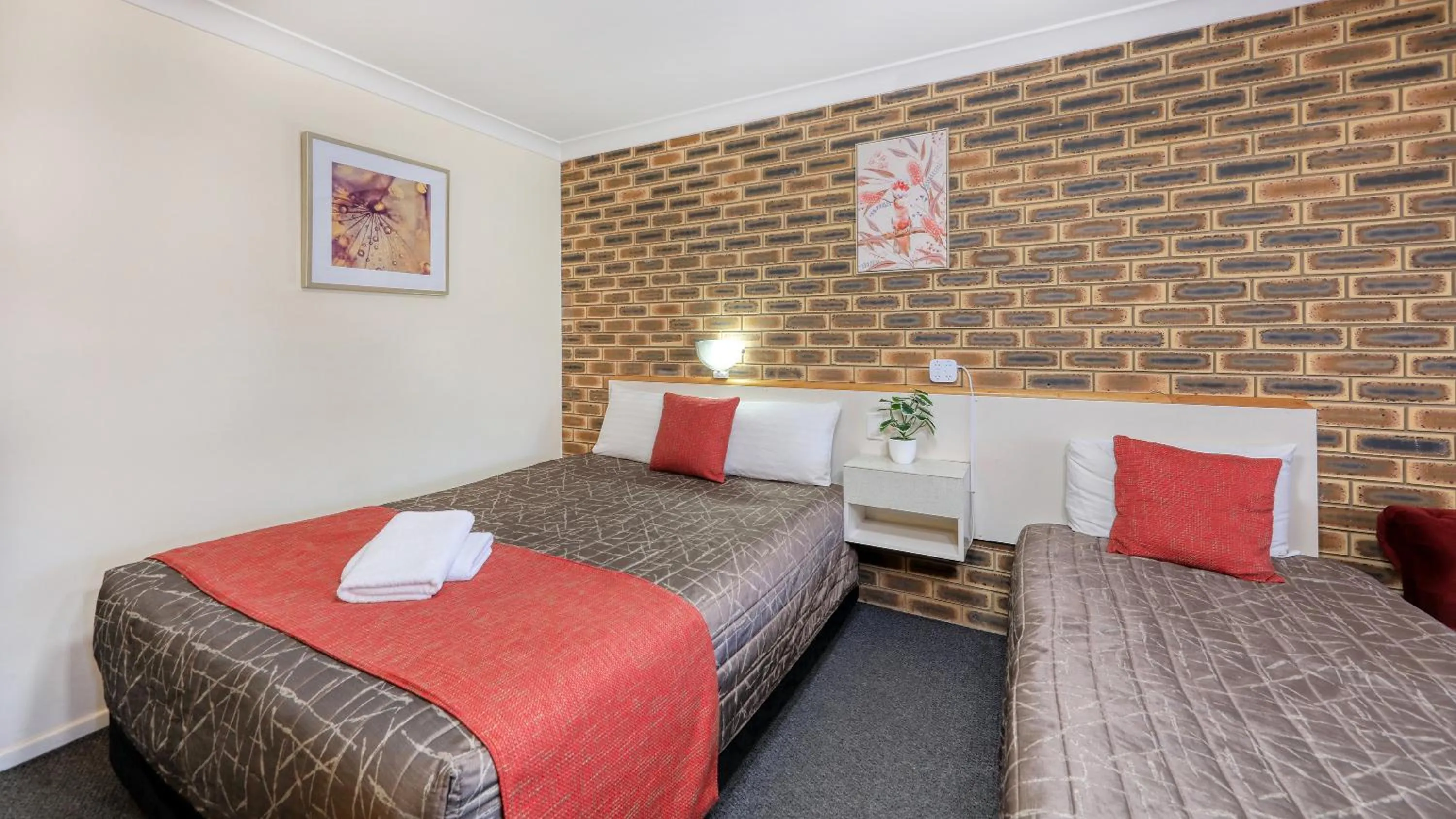 Bed in Top of the Town Motel