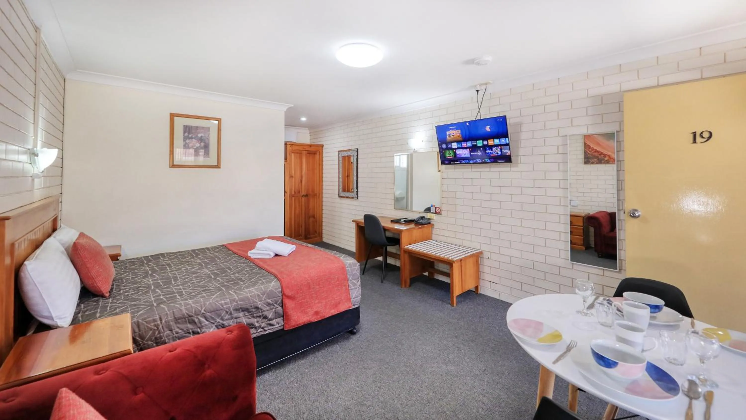 Bed in Top of the Town Motel