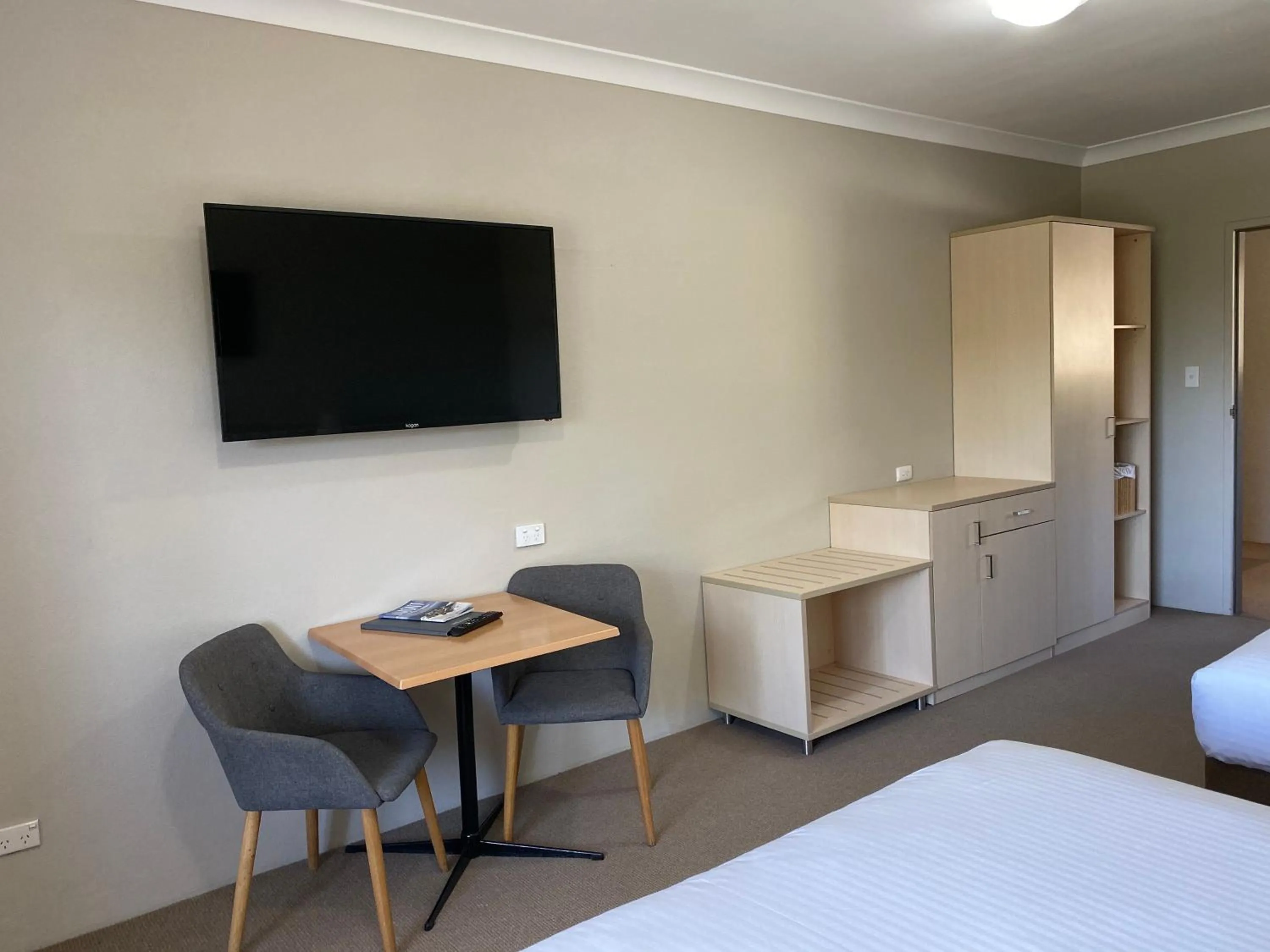 Photo of the whole room, Bed in Jindy Inn