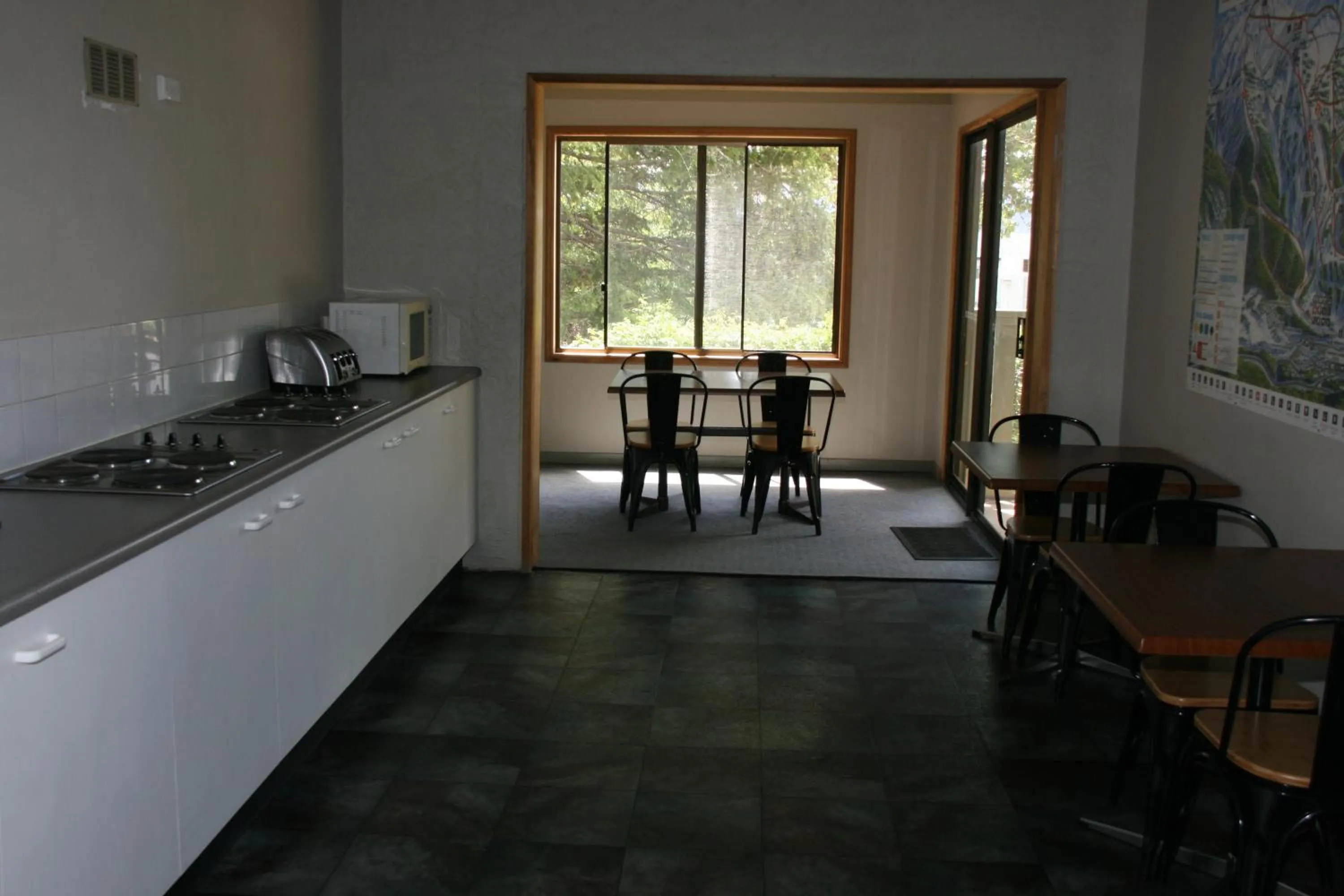 Communal kitchen in Jindy Inn