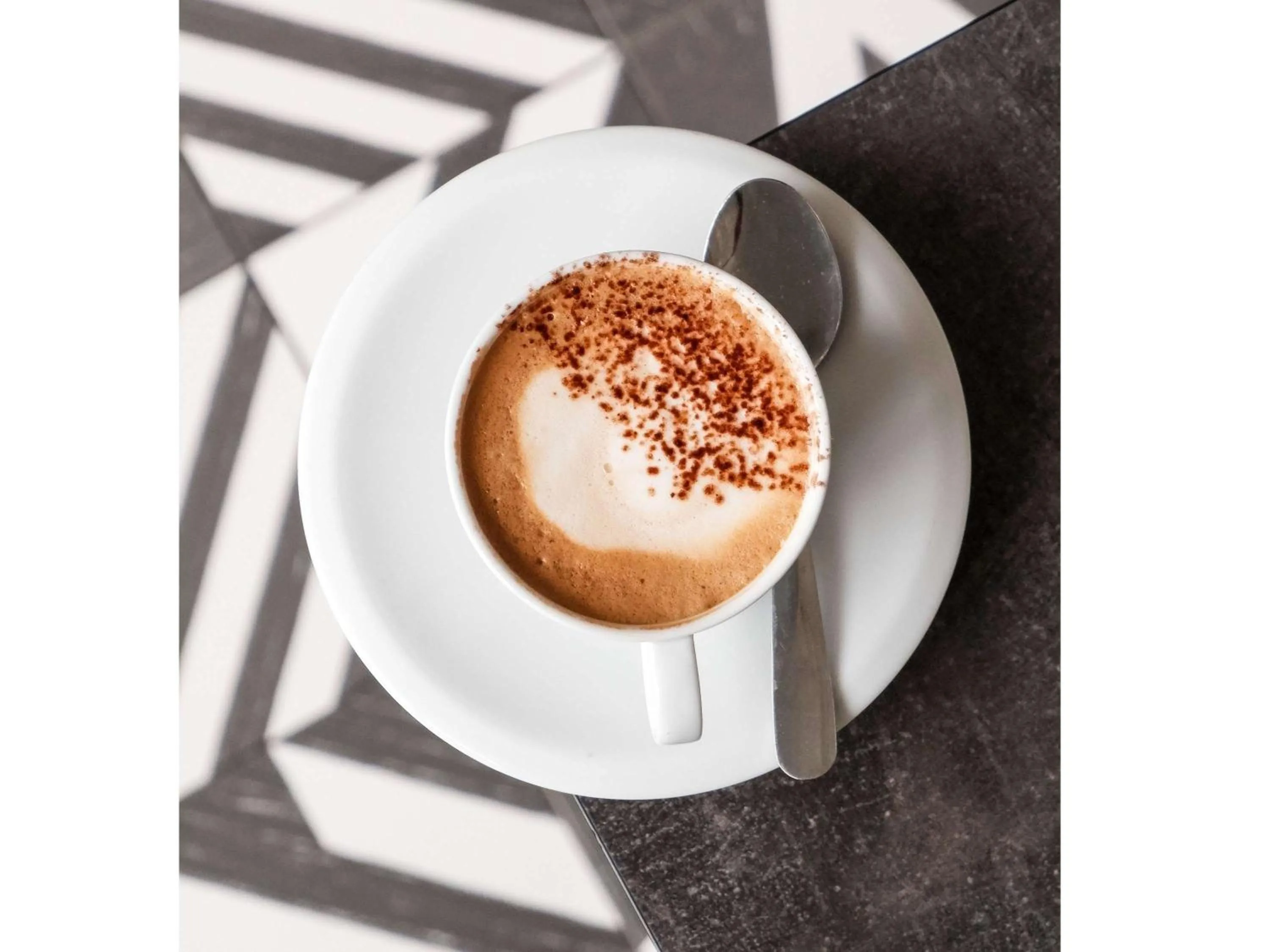 Lounge or bar in Novotel Narbonne Sud A9/A61