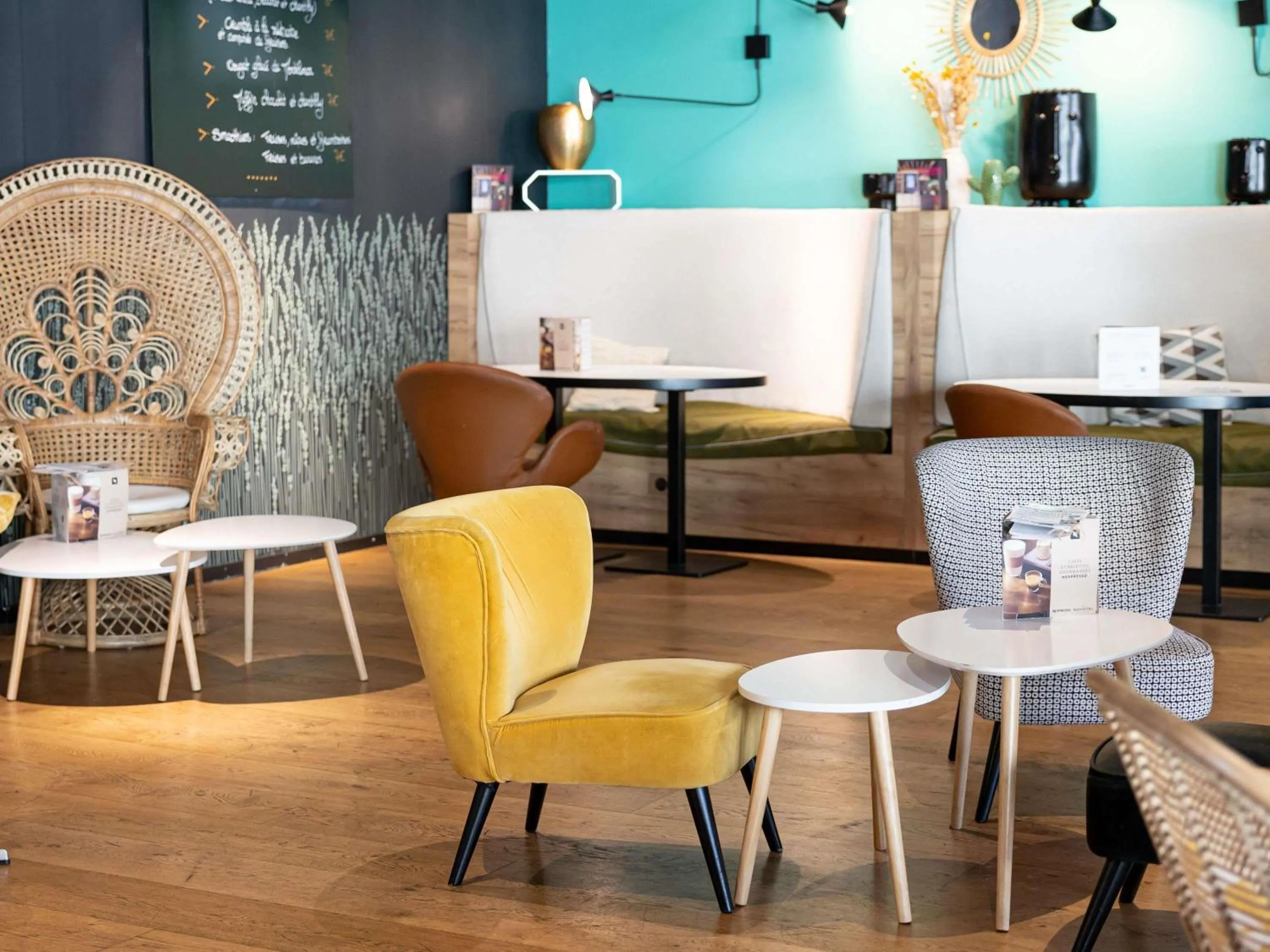 Lounge or bar in Novotel Narbonne Sud A9/A61