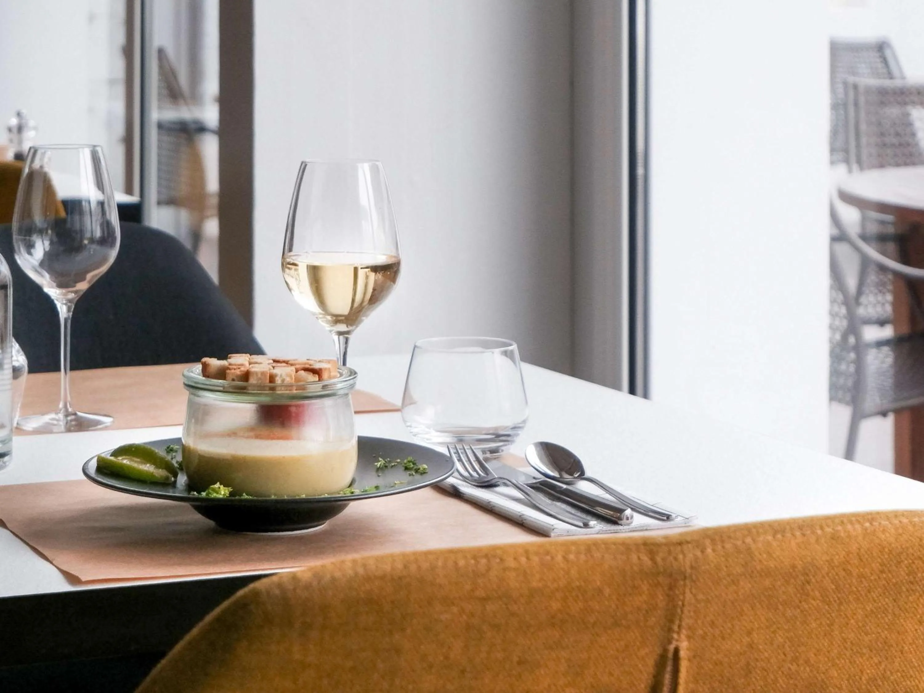 Restaurant/places to eat in Novotel Narbonne Sud A9/A61