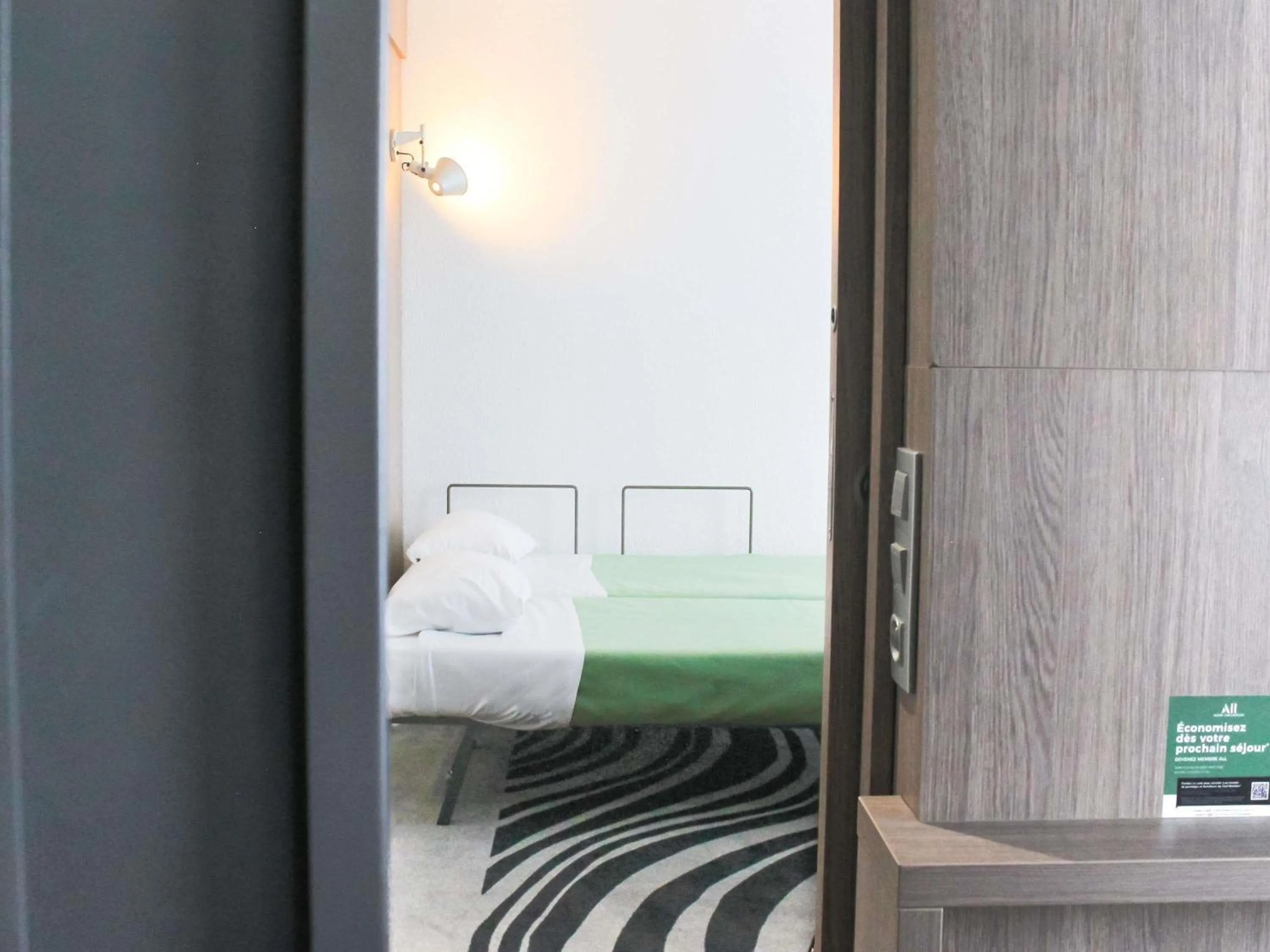 Bedroom, Bed in Novotel Narbonne Sud A9/A61