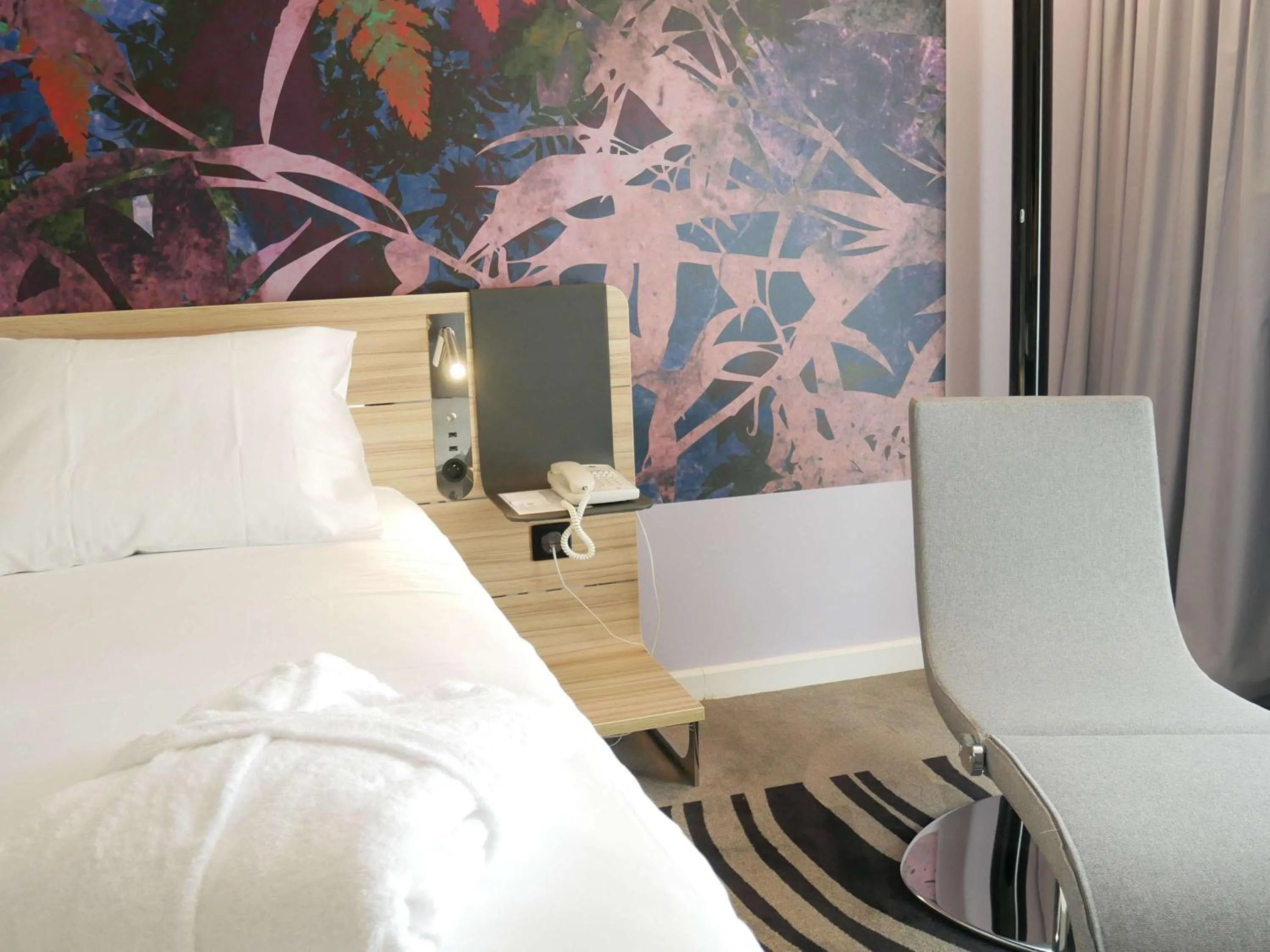 Bedroom, Bed in Novotel Narbonne Sud A9/A61