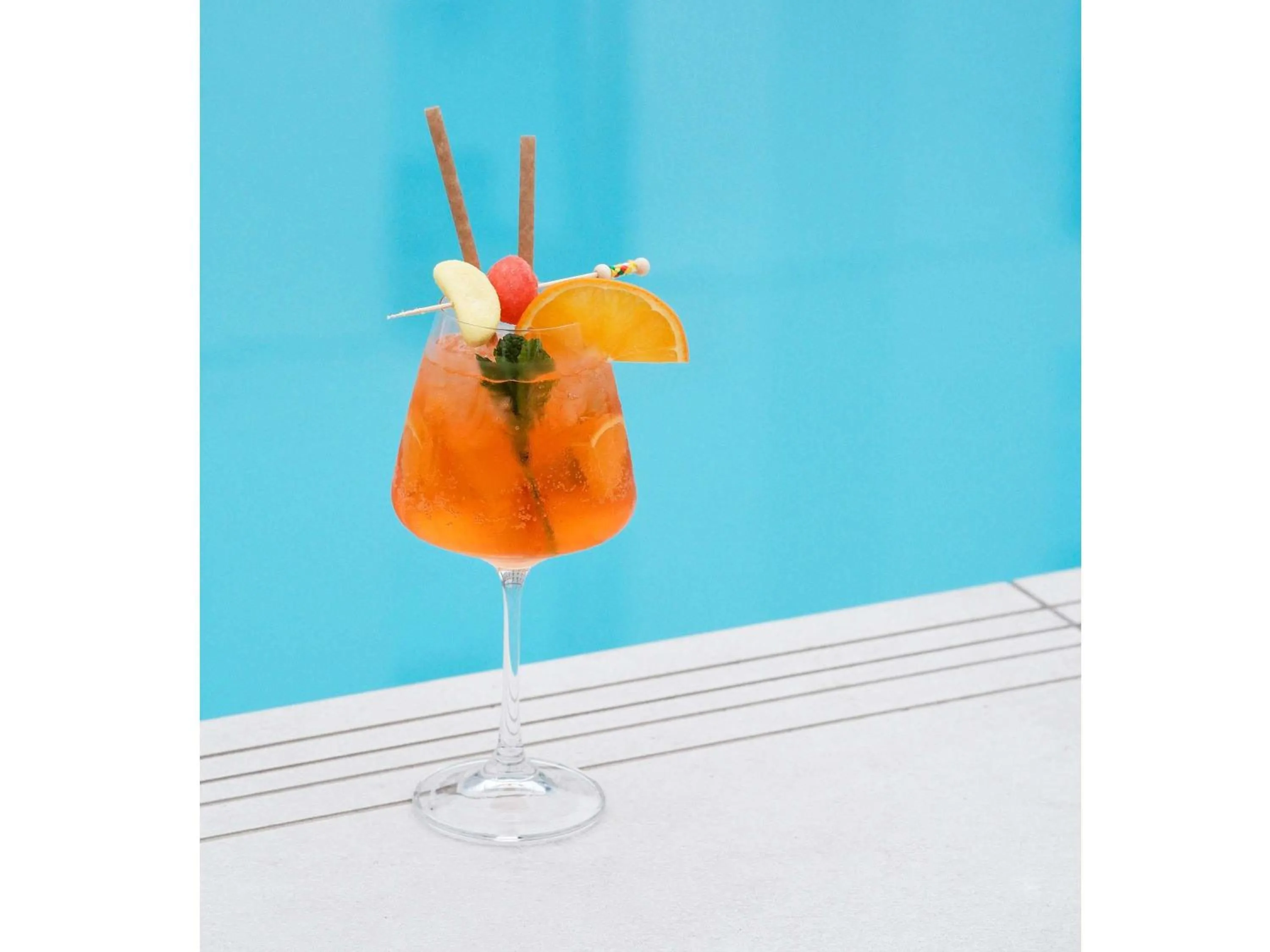 Lounge or bar in Novotel Narbonne Sud A9/A61