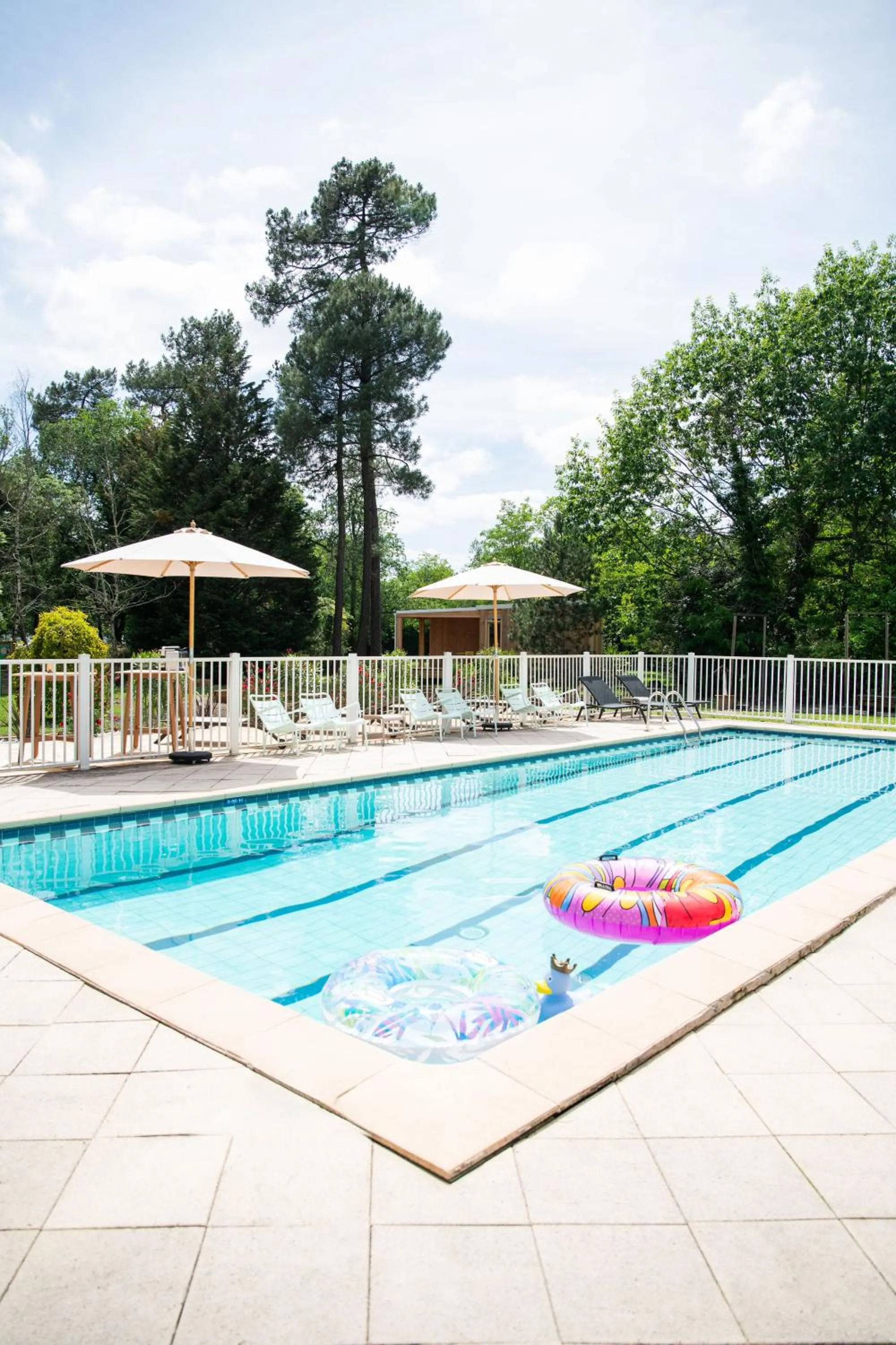 Swimming pool in Novotel Bordeaux Mérignac