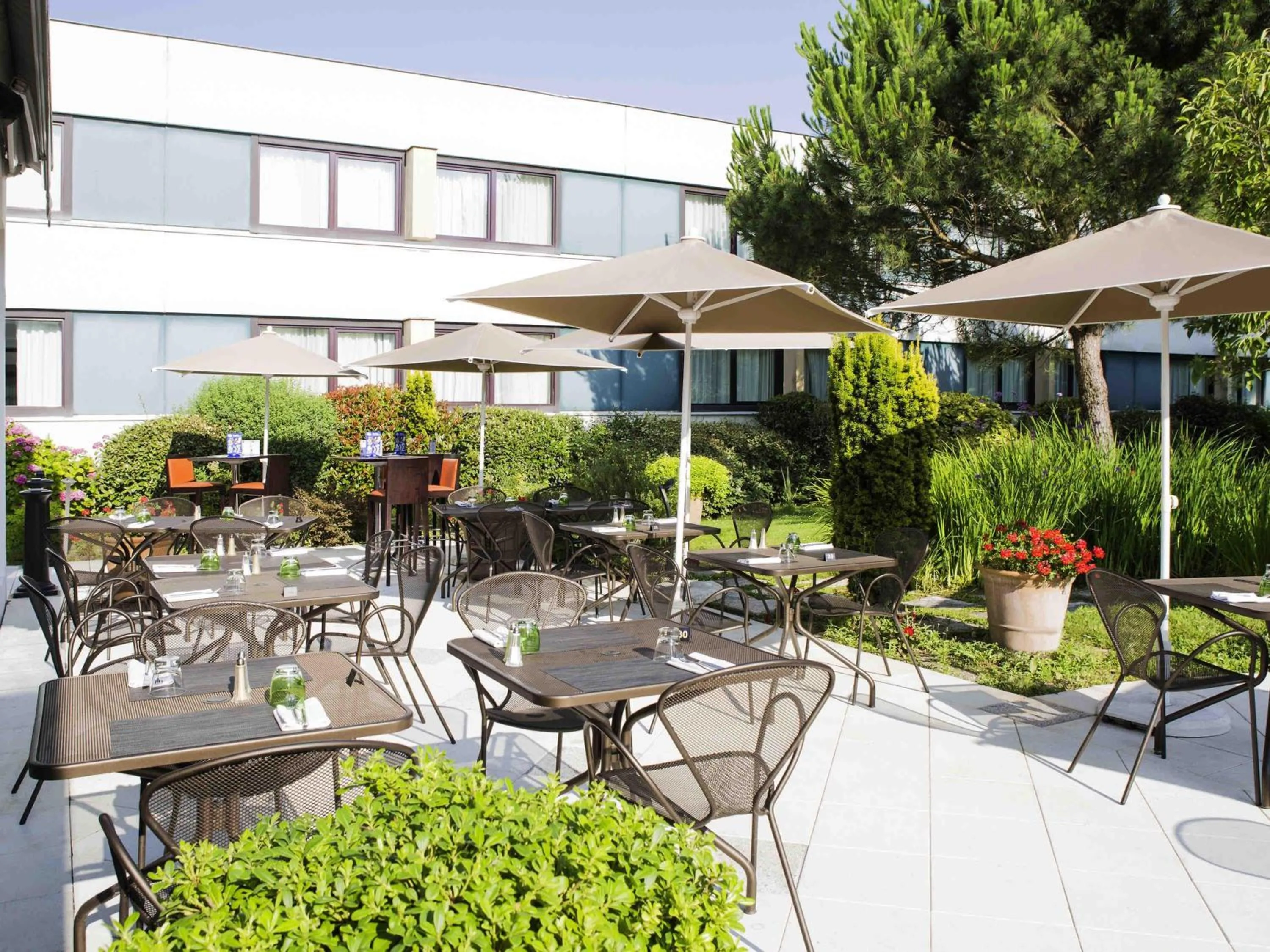 Restaurant/places to eat in Novotel Bordeaux Mérignac