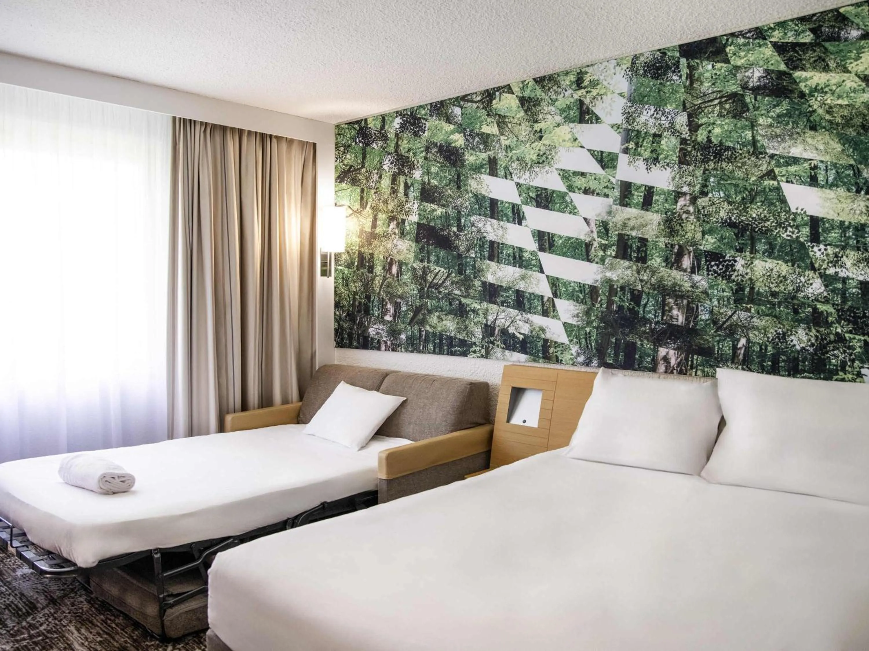 Bedroom, Bed in Novotel Bordeaux Mérignac