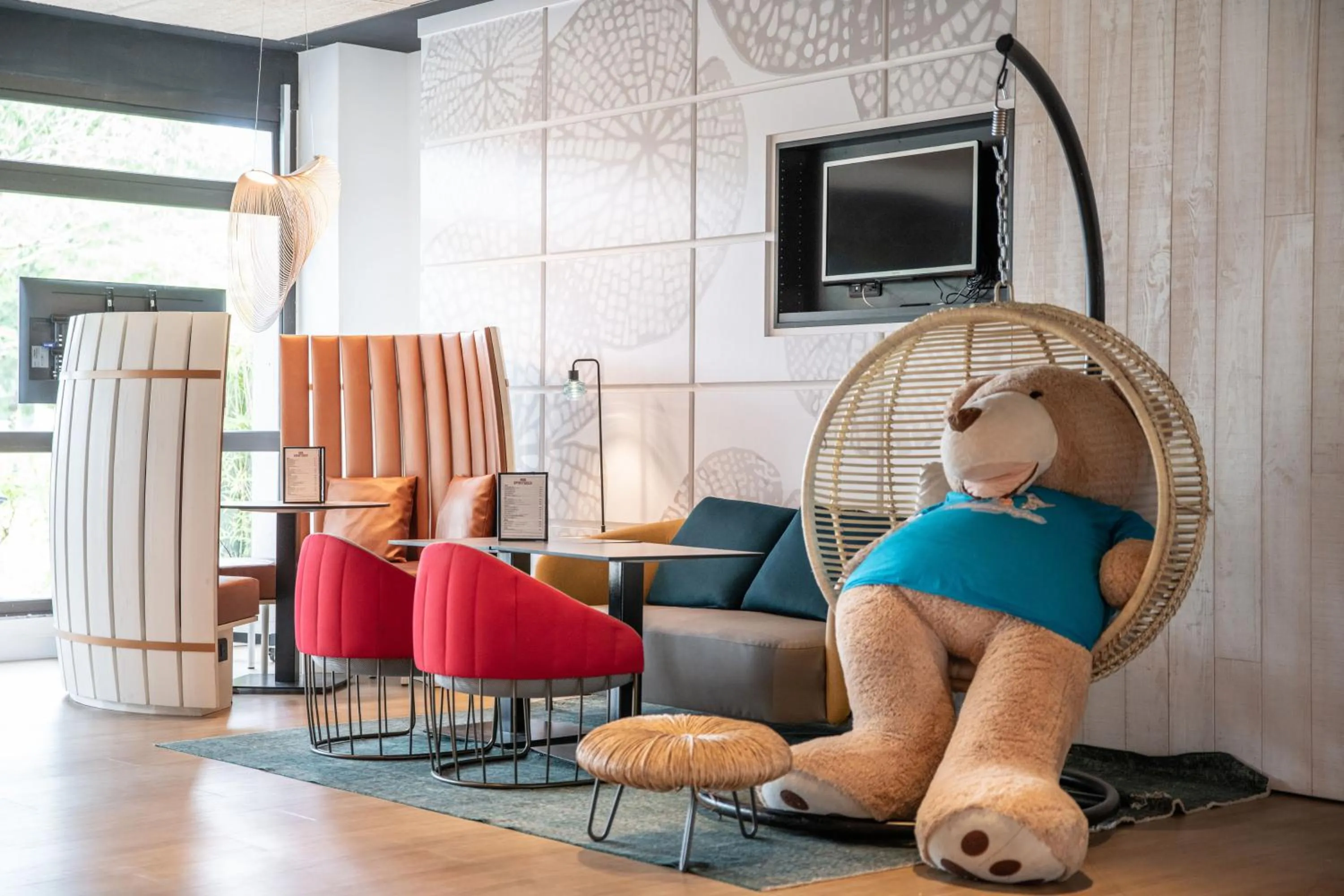 Lobby or reception in Novotel Bordeaux Mérignac