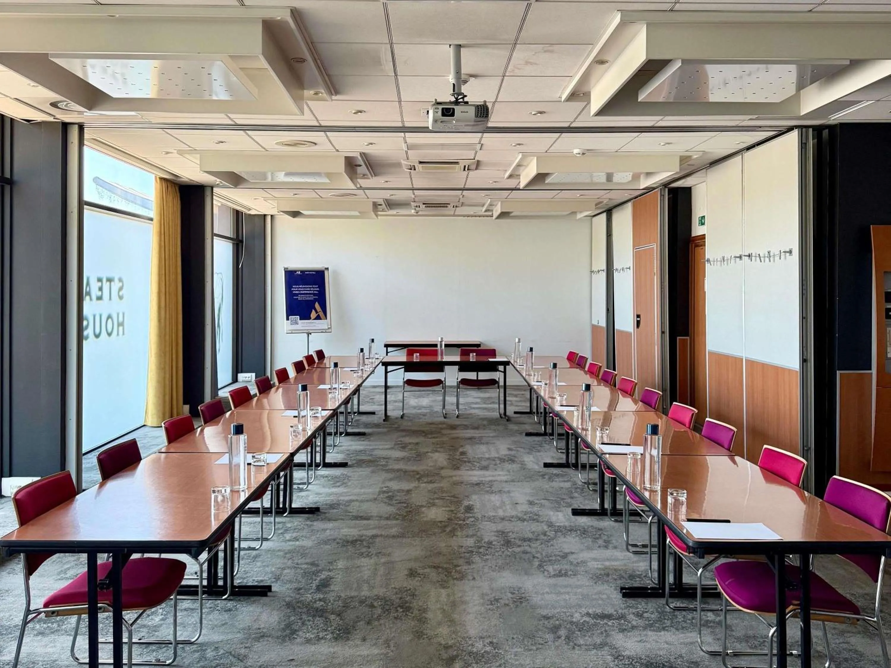 Meeting/conference room in Novotel Bordeaux Mérignac