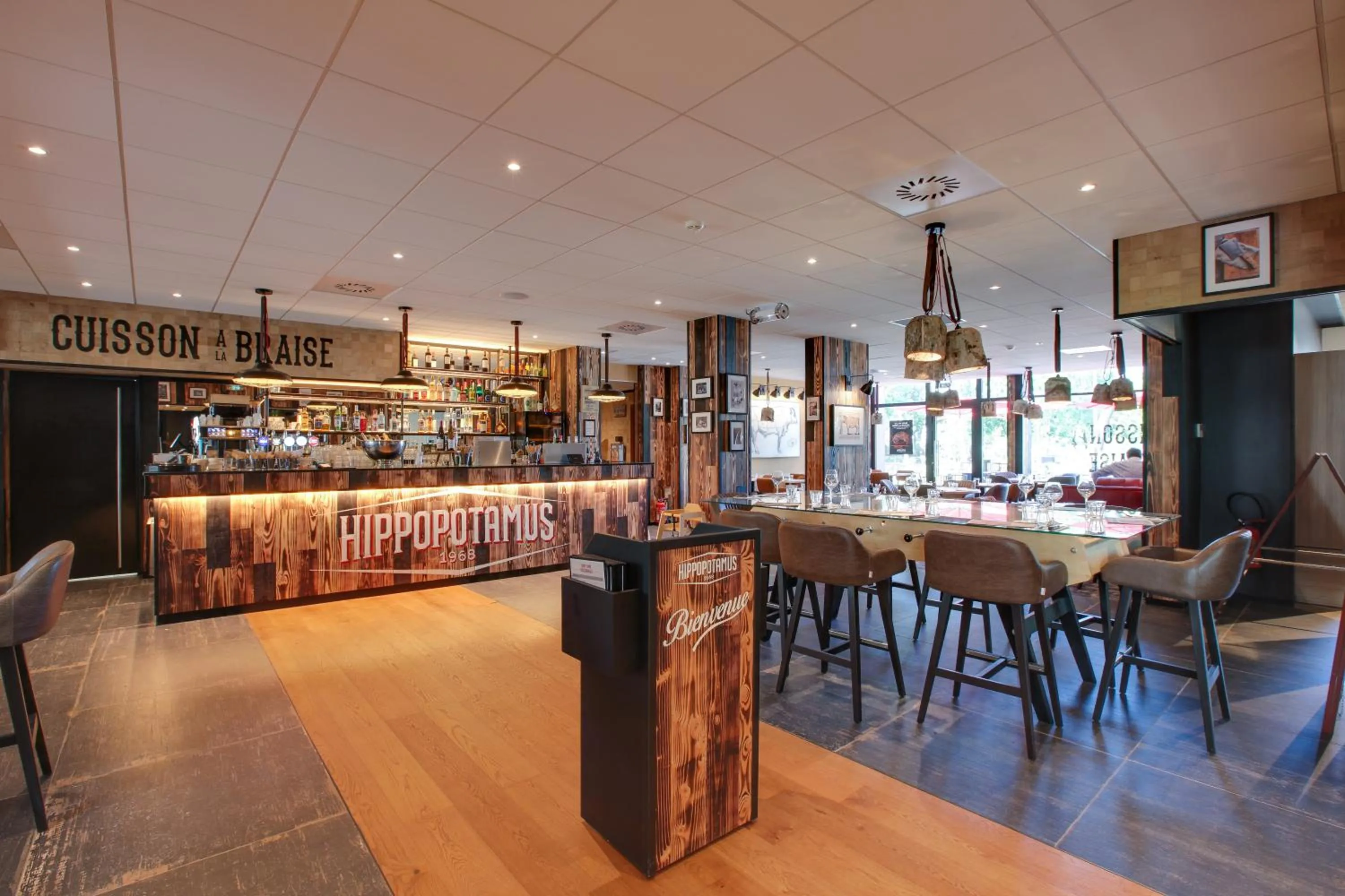 Lounge or bar in Novotel Bordeaux Mérignac