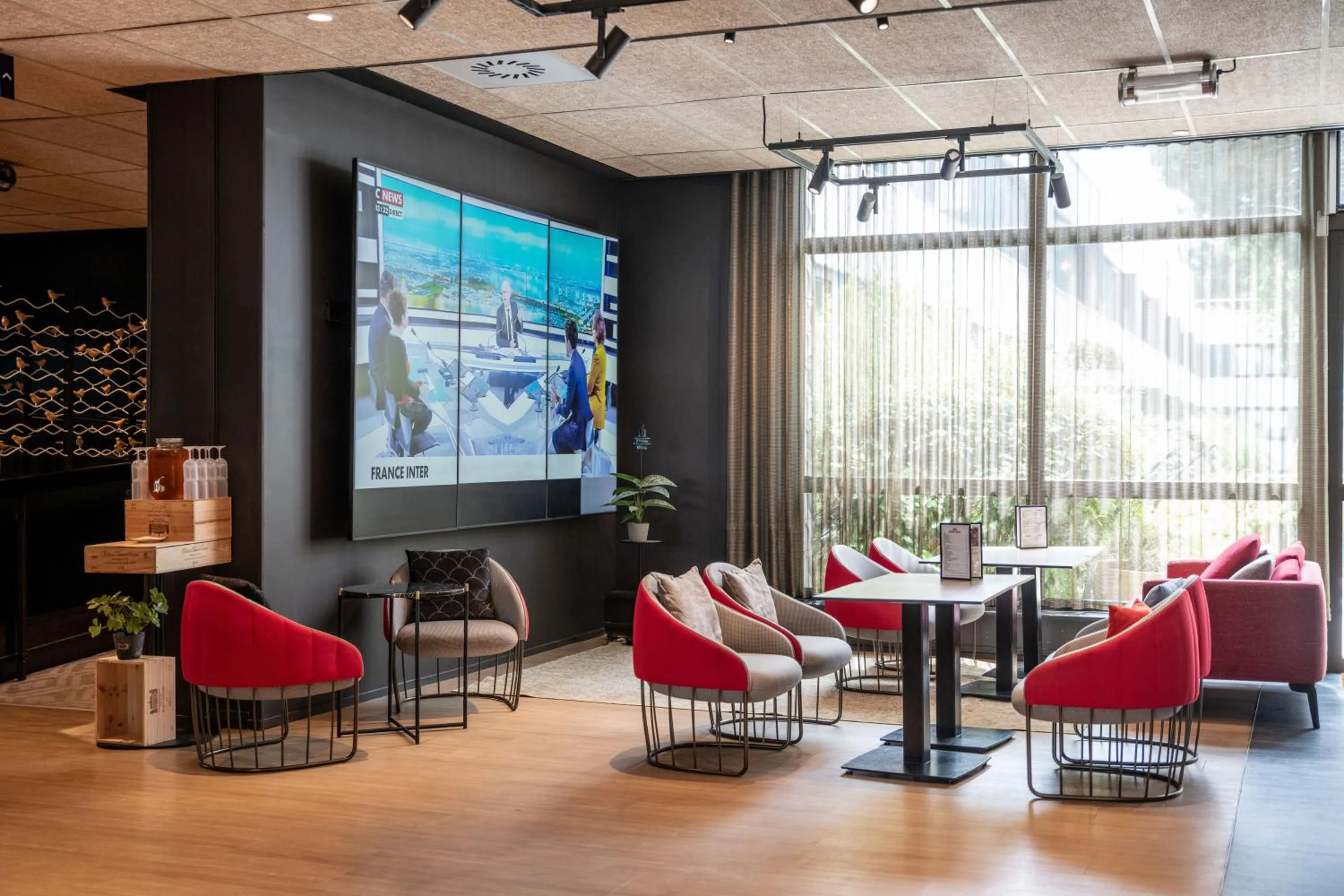 Lobby or reception in Novotel Bordeaux Mérignac