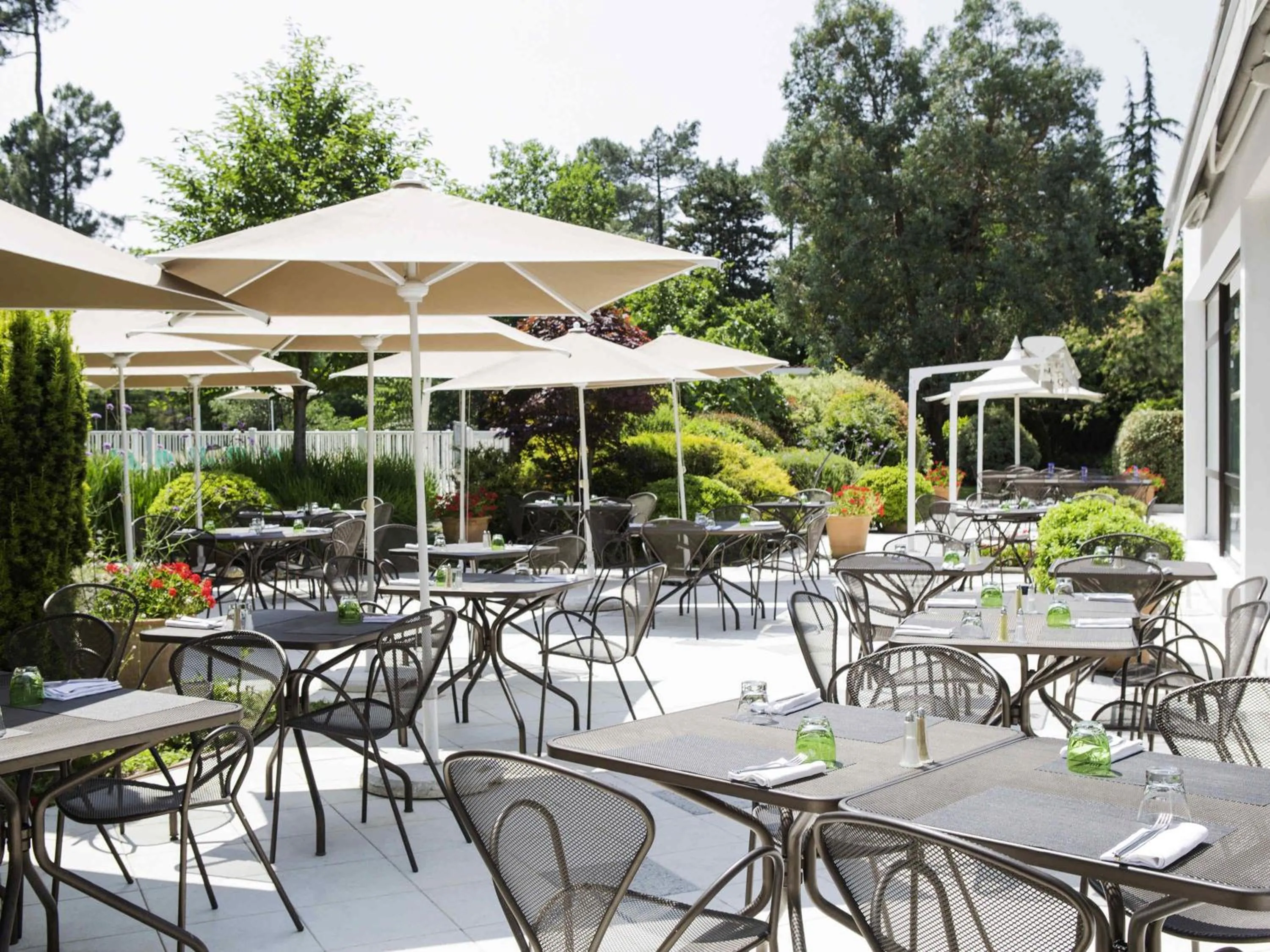 Restaurant/places to eat in Novotel Bordeaux Mérignac