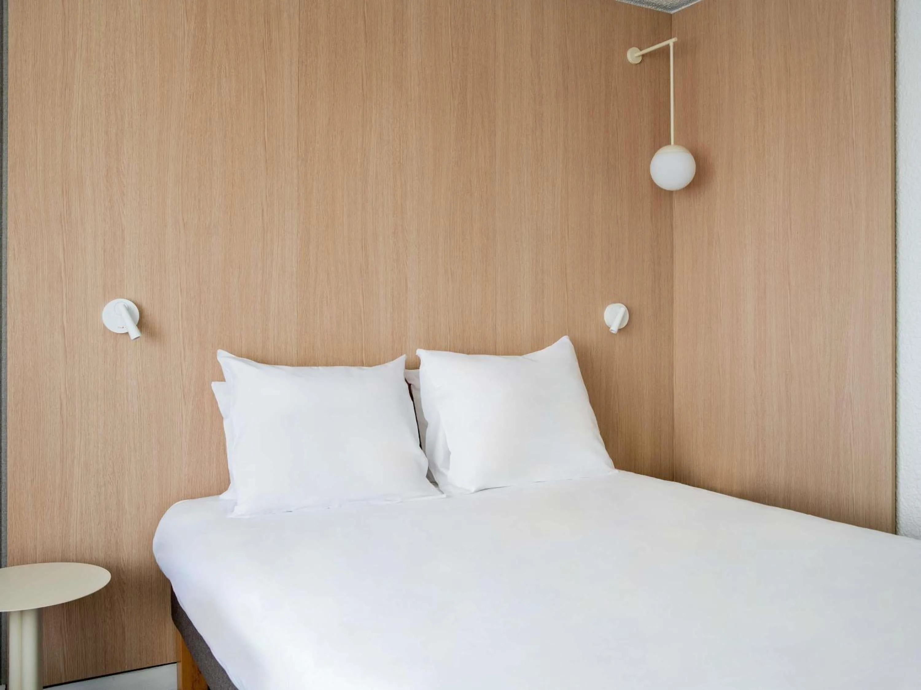 Bedroom, Bed in Novotel Bordeaux Mérignac