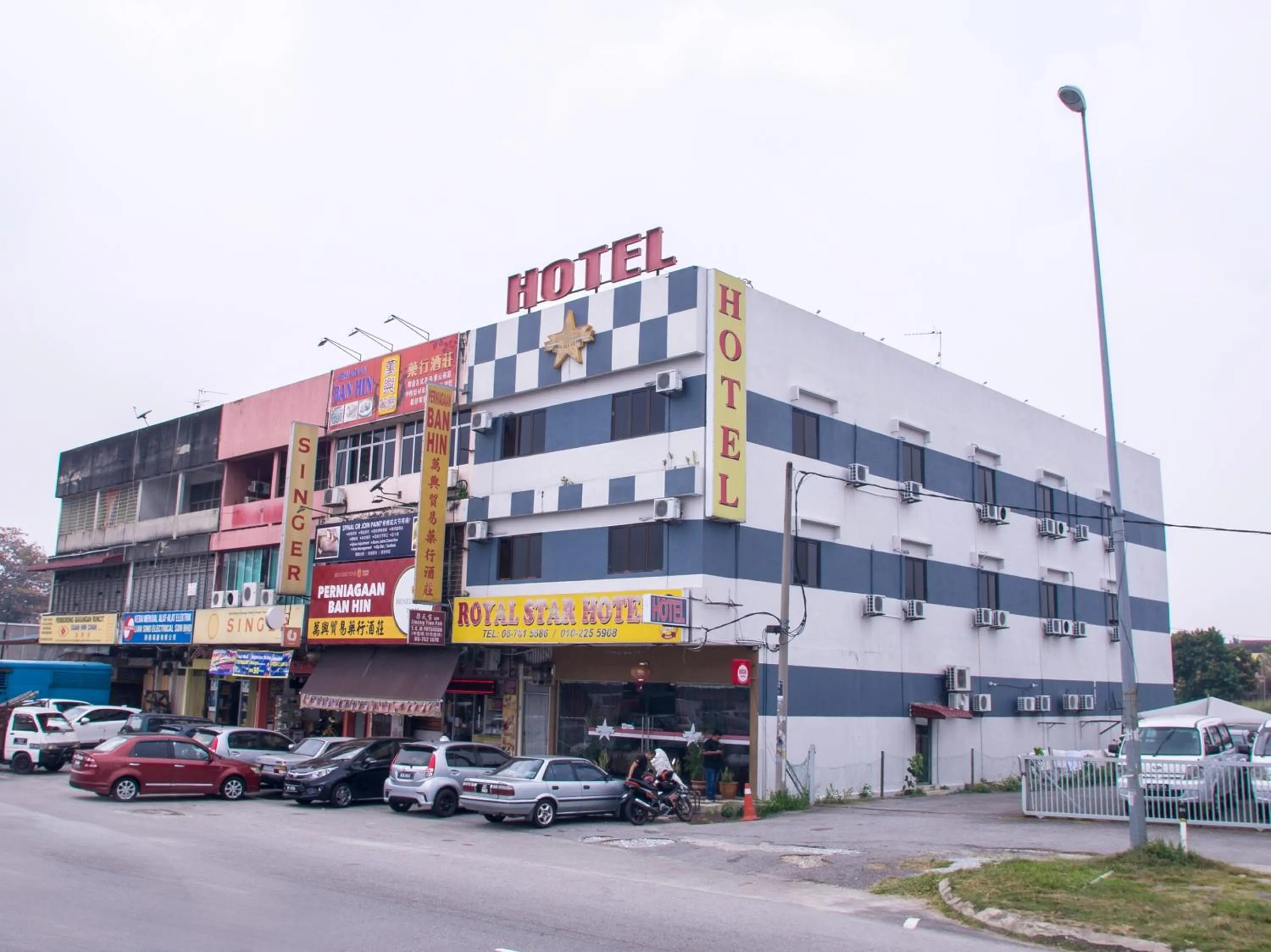 Property Building in OYO 44010 Royals Star Hotel