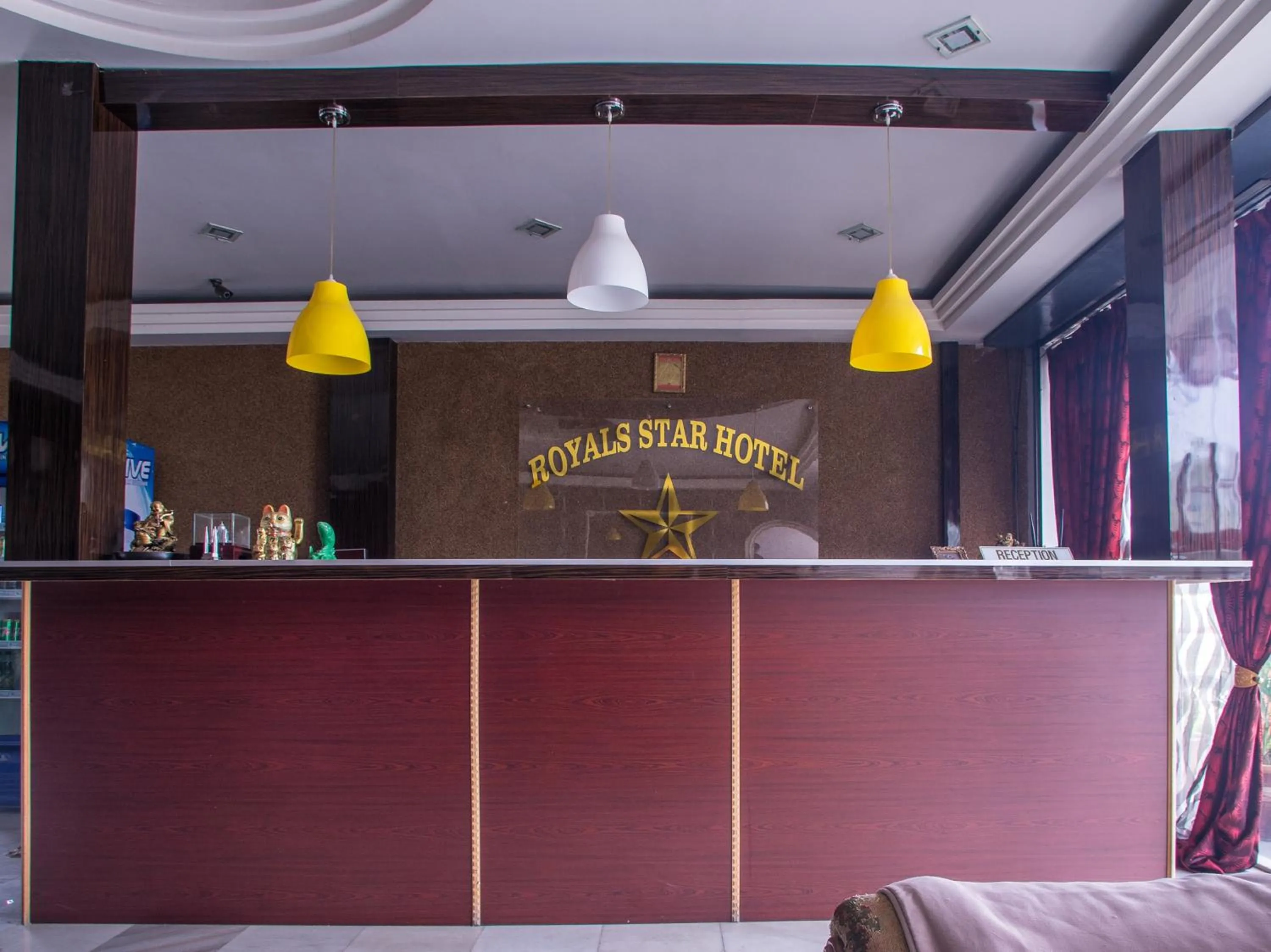 Lobby or reception in OYO 44010 Royals Star Hotel