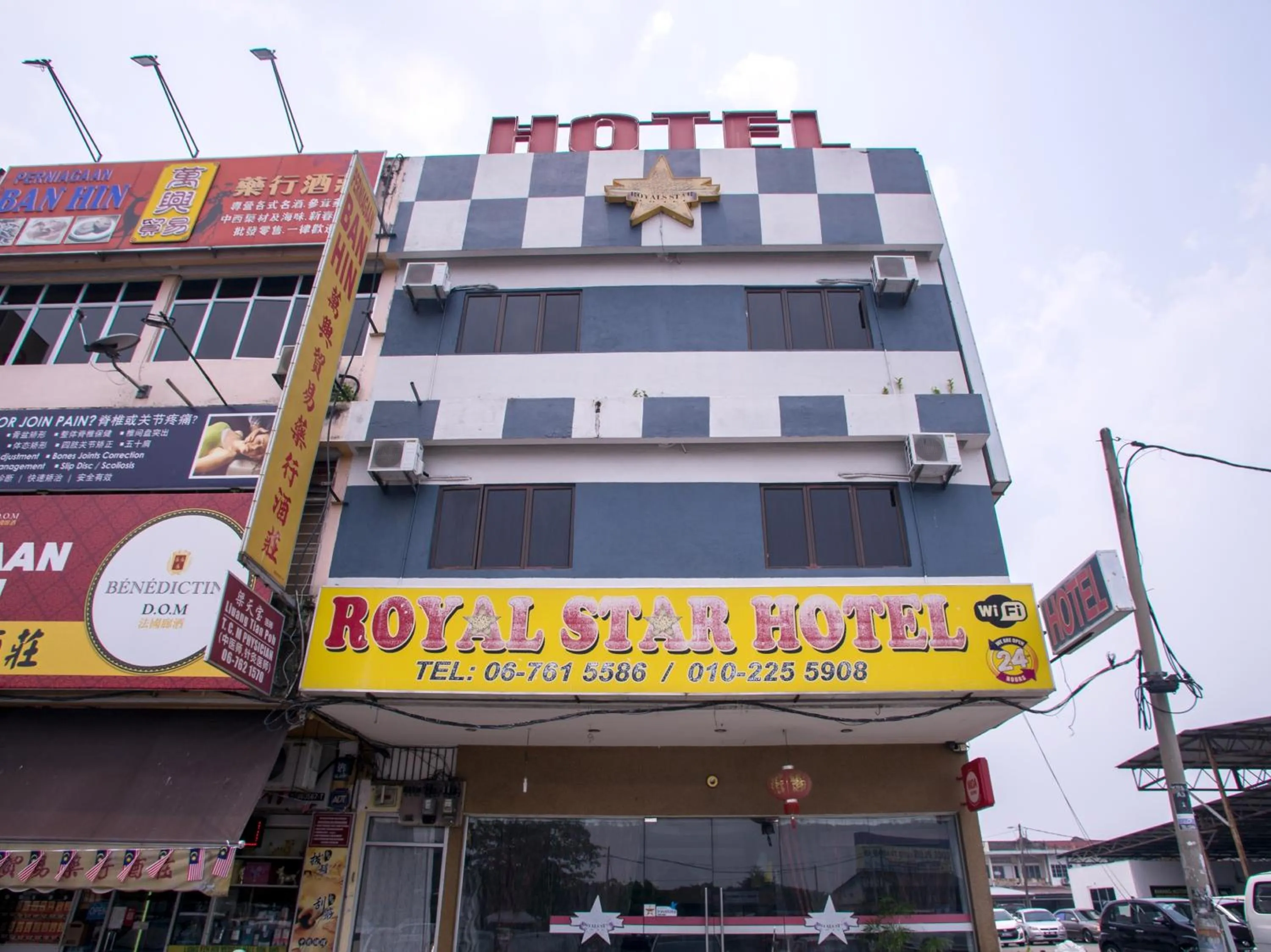 Property Building in OYO 44010 Royals Star Hotel
