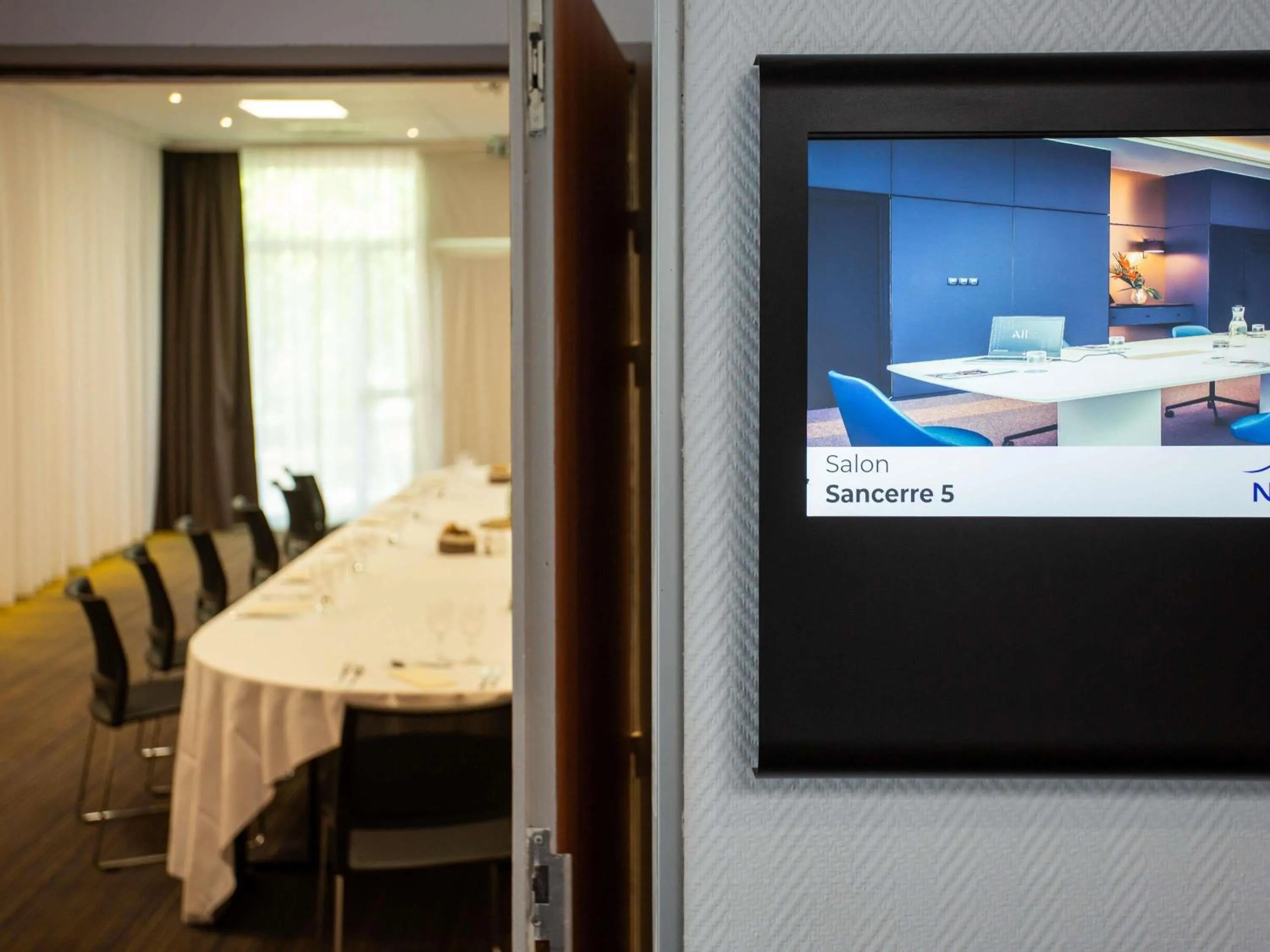 Meeting/conference room in Novotel Bourges