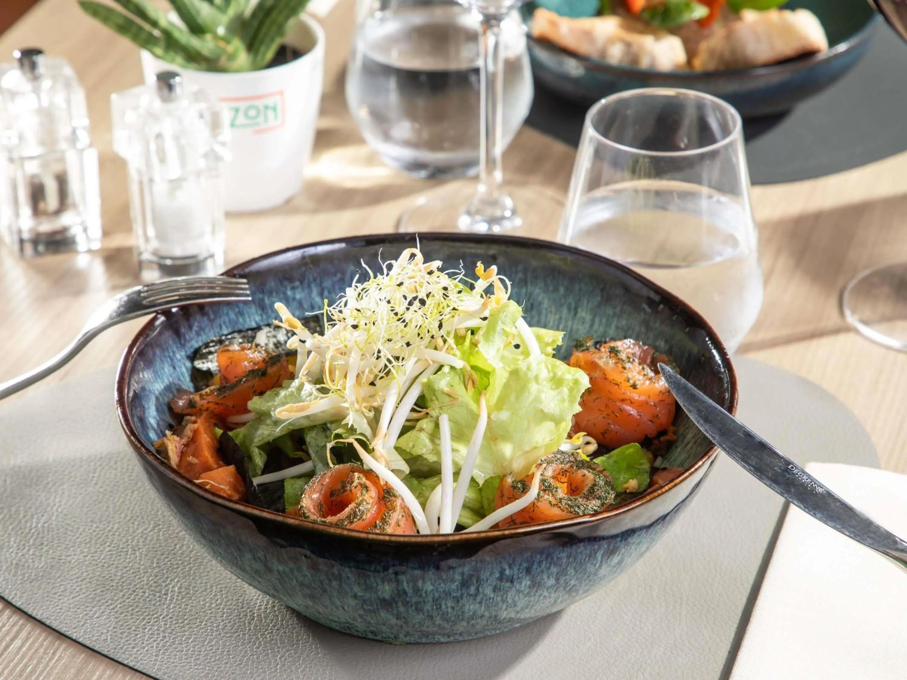 Restaurant/places to eat in Novotel Bourges