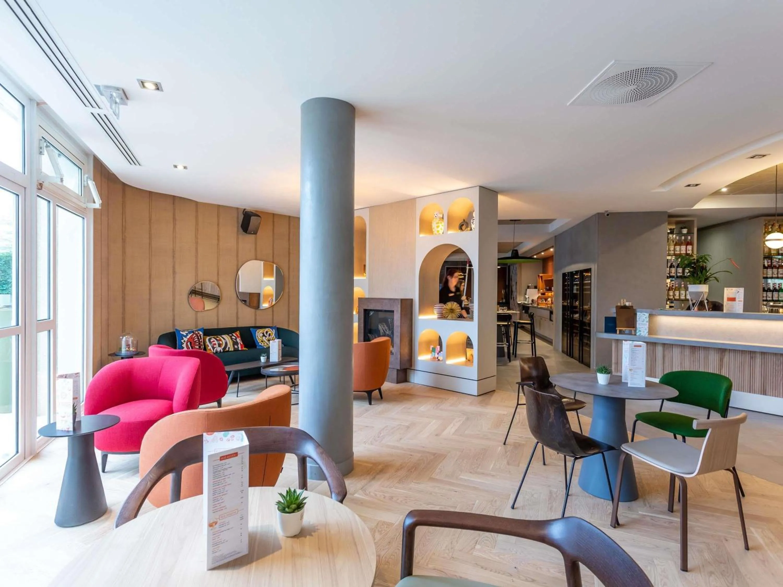 Lounge or bar in Novotel Bourges