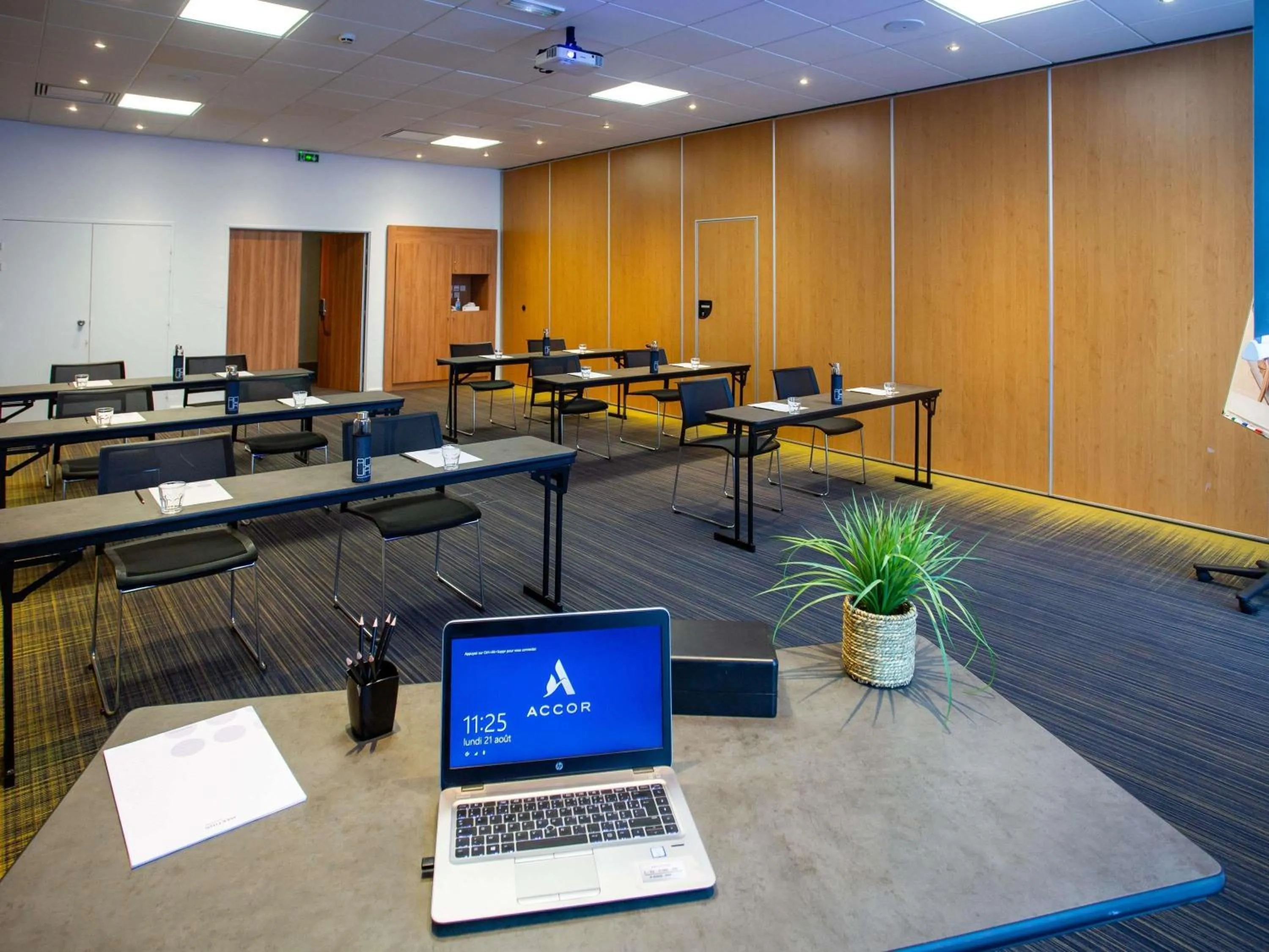 Meeting/conference room in Novotel Bourges