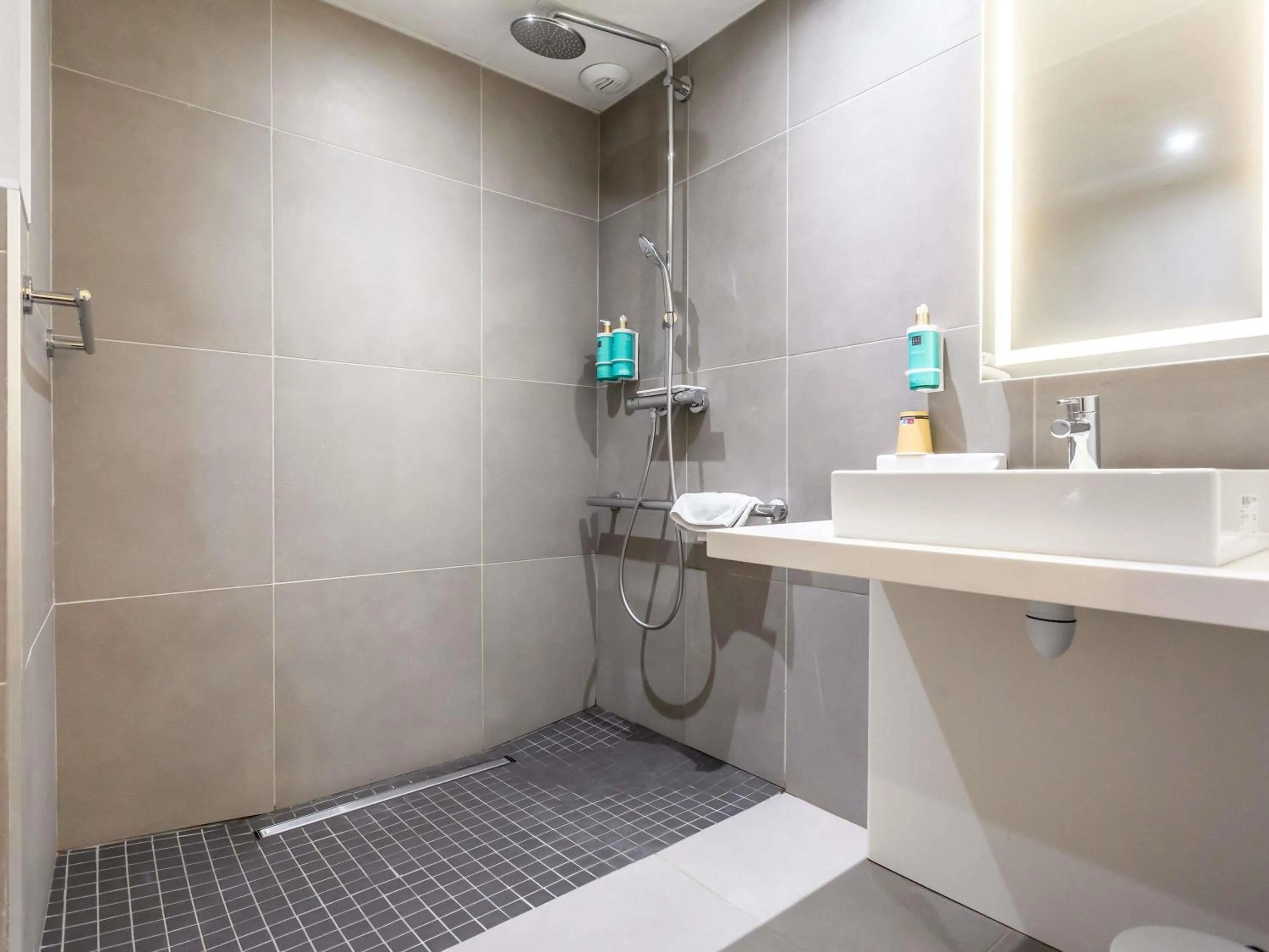 Bedroom in Novotel Bourges