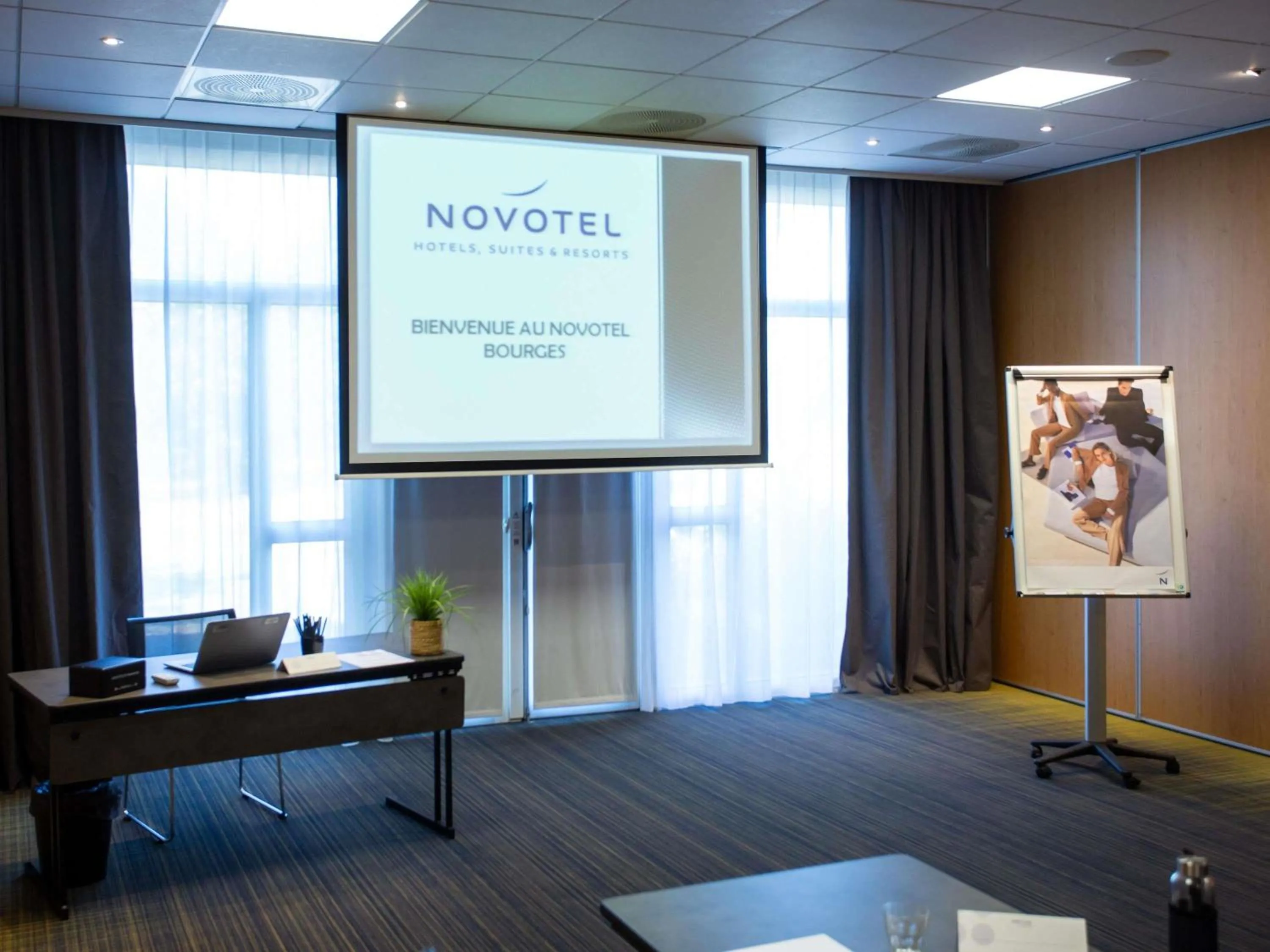 Meeting/conference room in Novotel Bourges