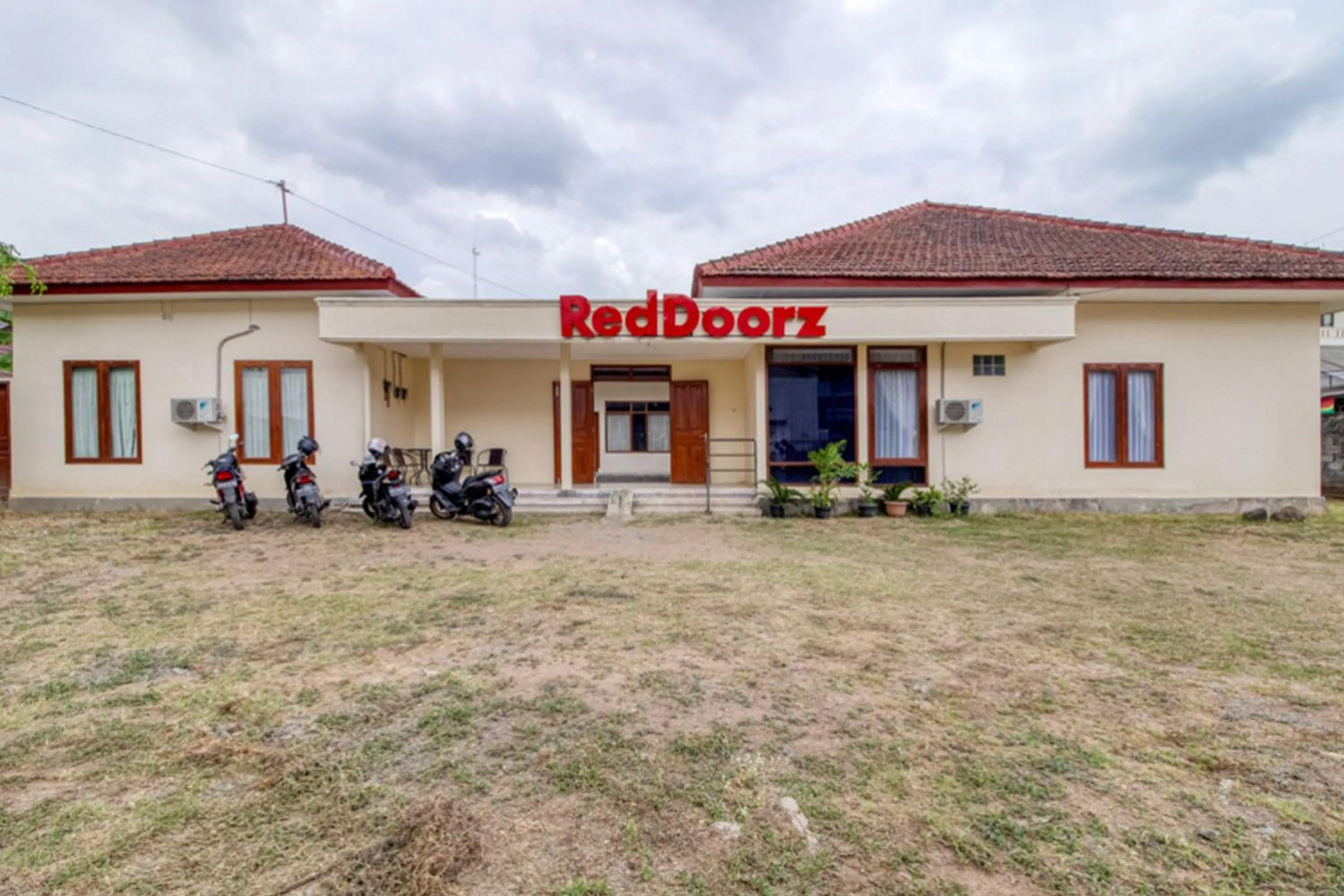Facade/entrance in RedDoorz near Universitas Gajah Mada