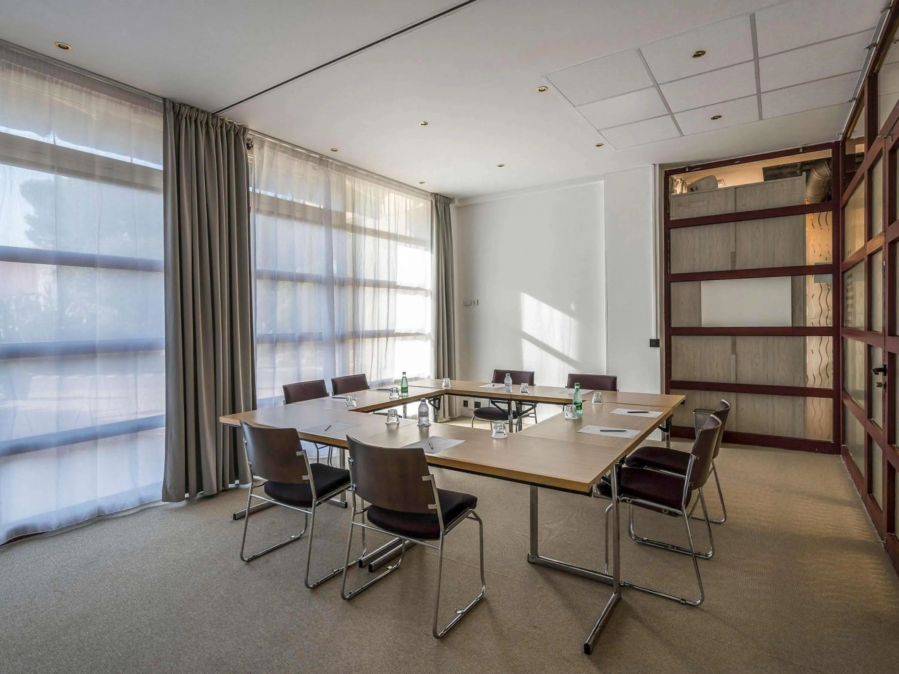 Meeting/conference room in Mercure Cannes Mandelieu