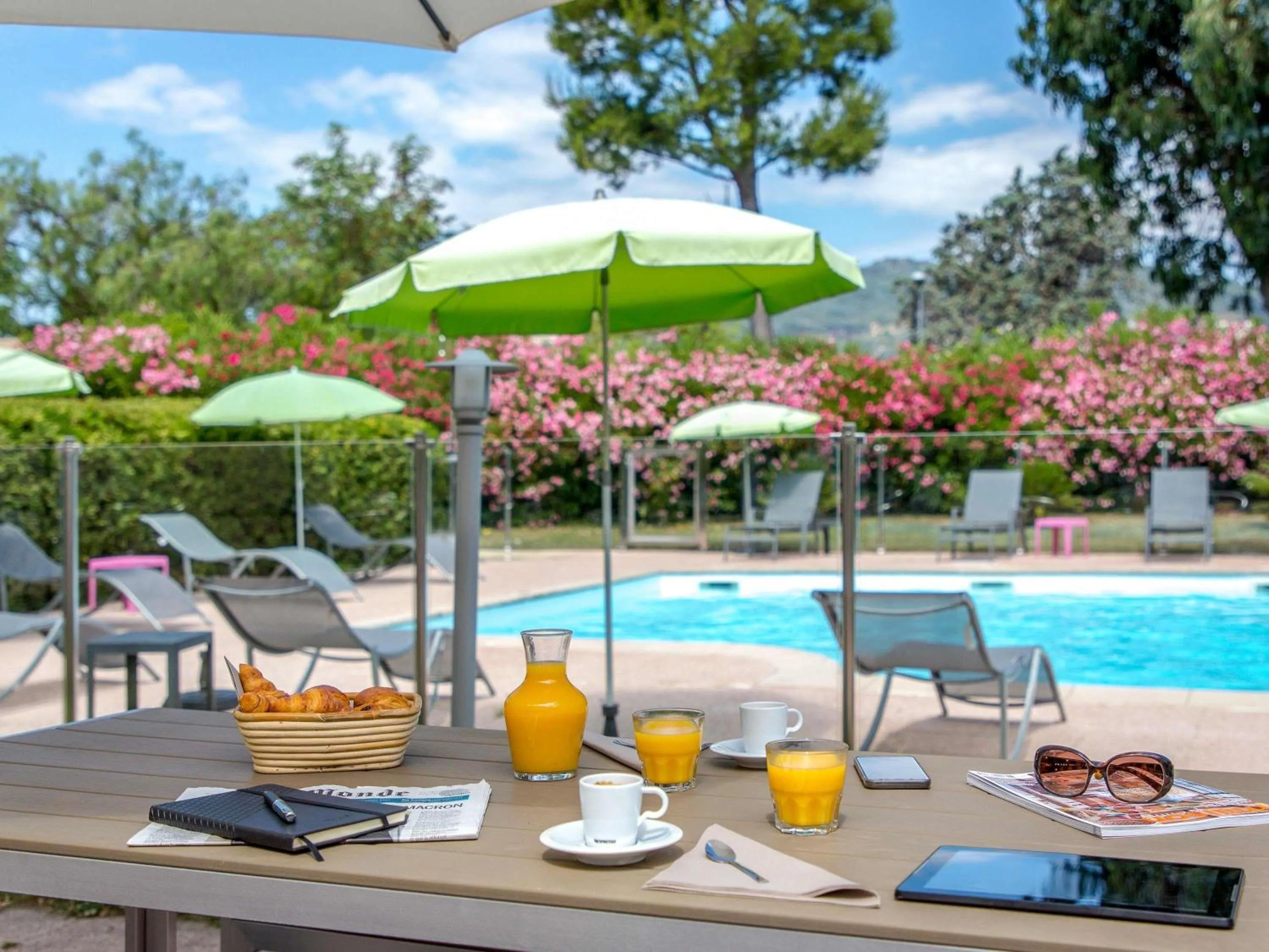 Pool view in Mercure Cannes Mandelieu