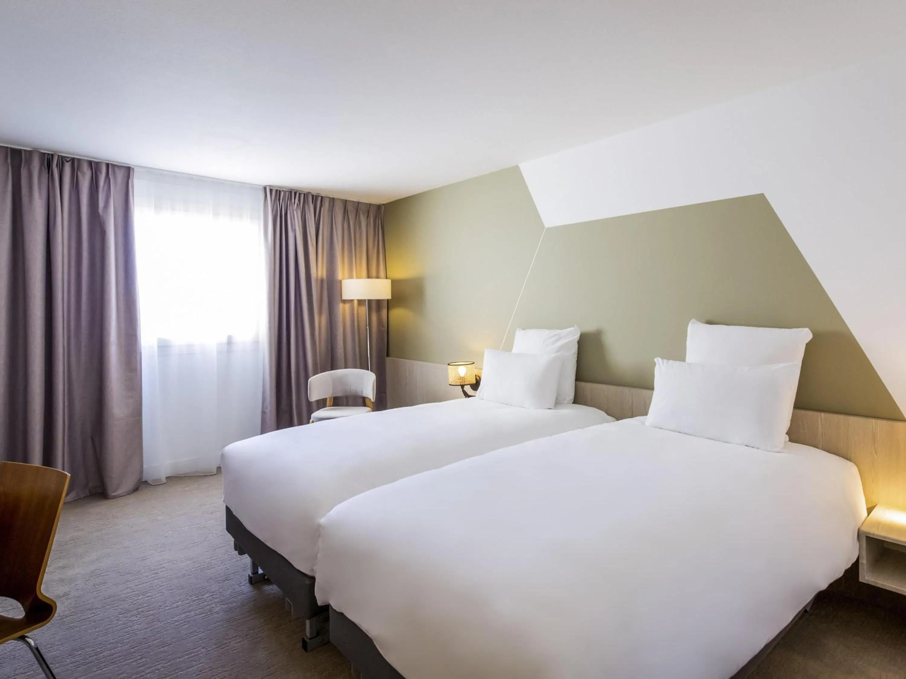 Bedroom, Bed in Mercure Cannes Mandelieu