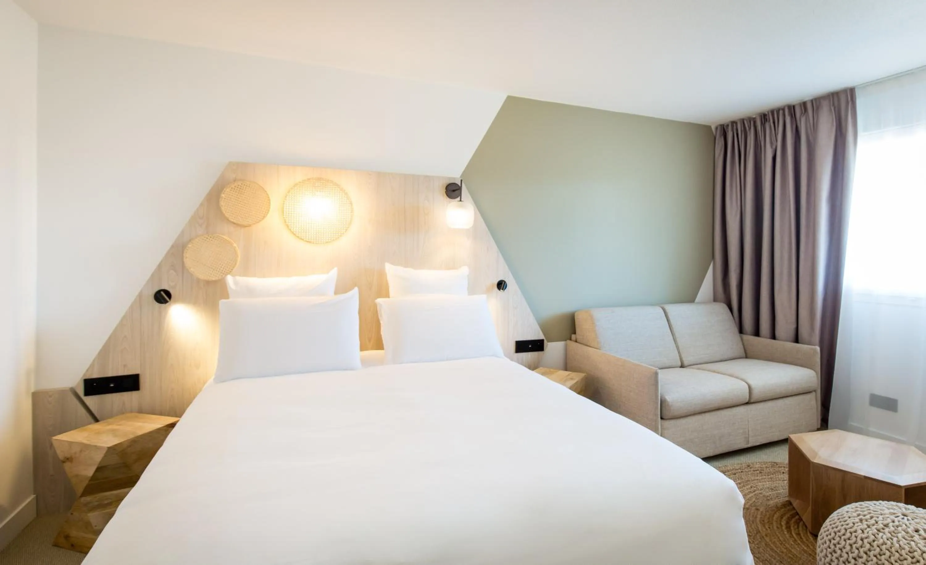 Bed in Mercure Cannes Mandelieu