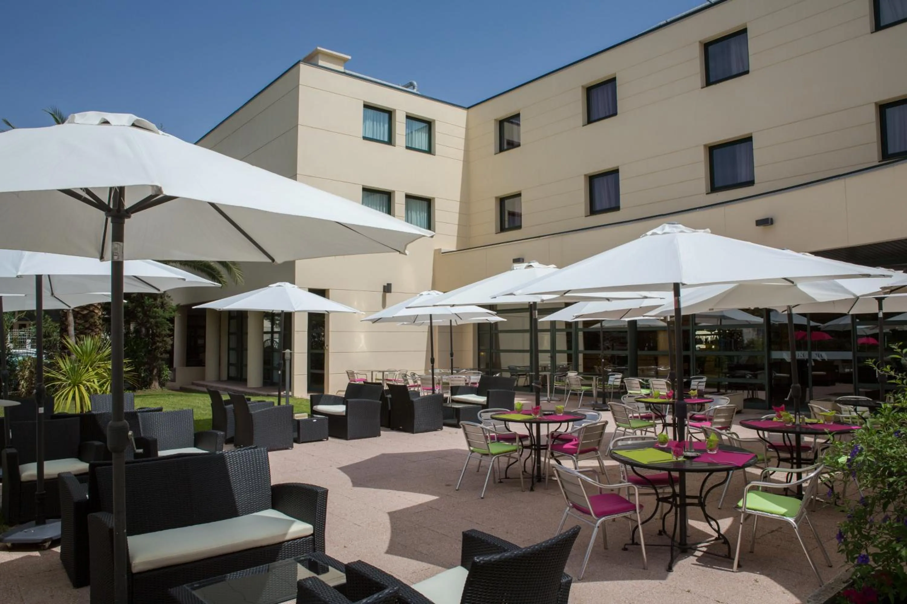 Facade/entrance in Mercure Cannes Mandelieu