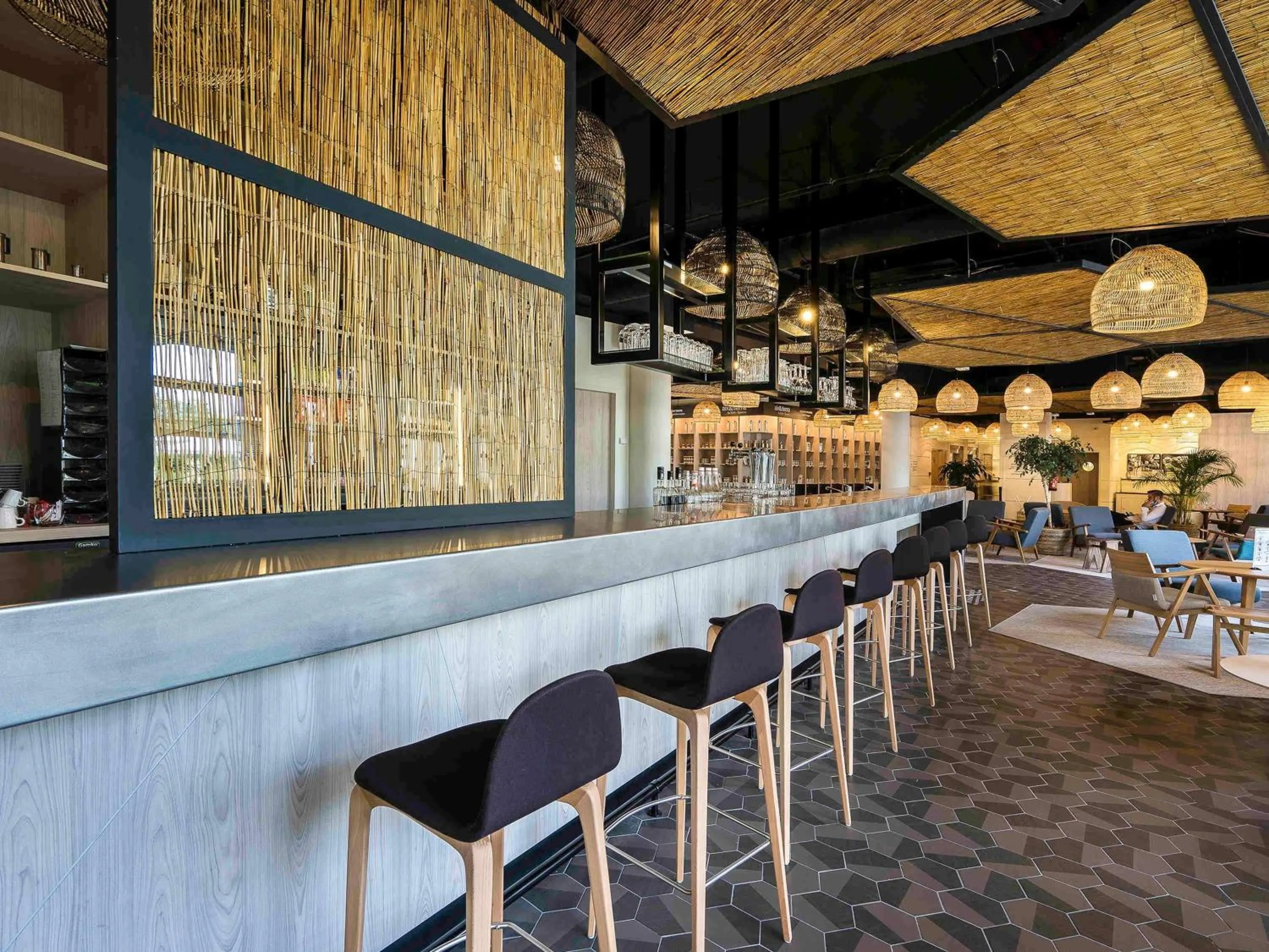 Lounge or bar in Mercure Cannes Mandelieu