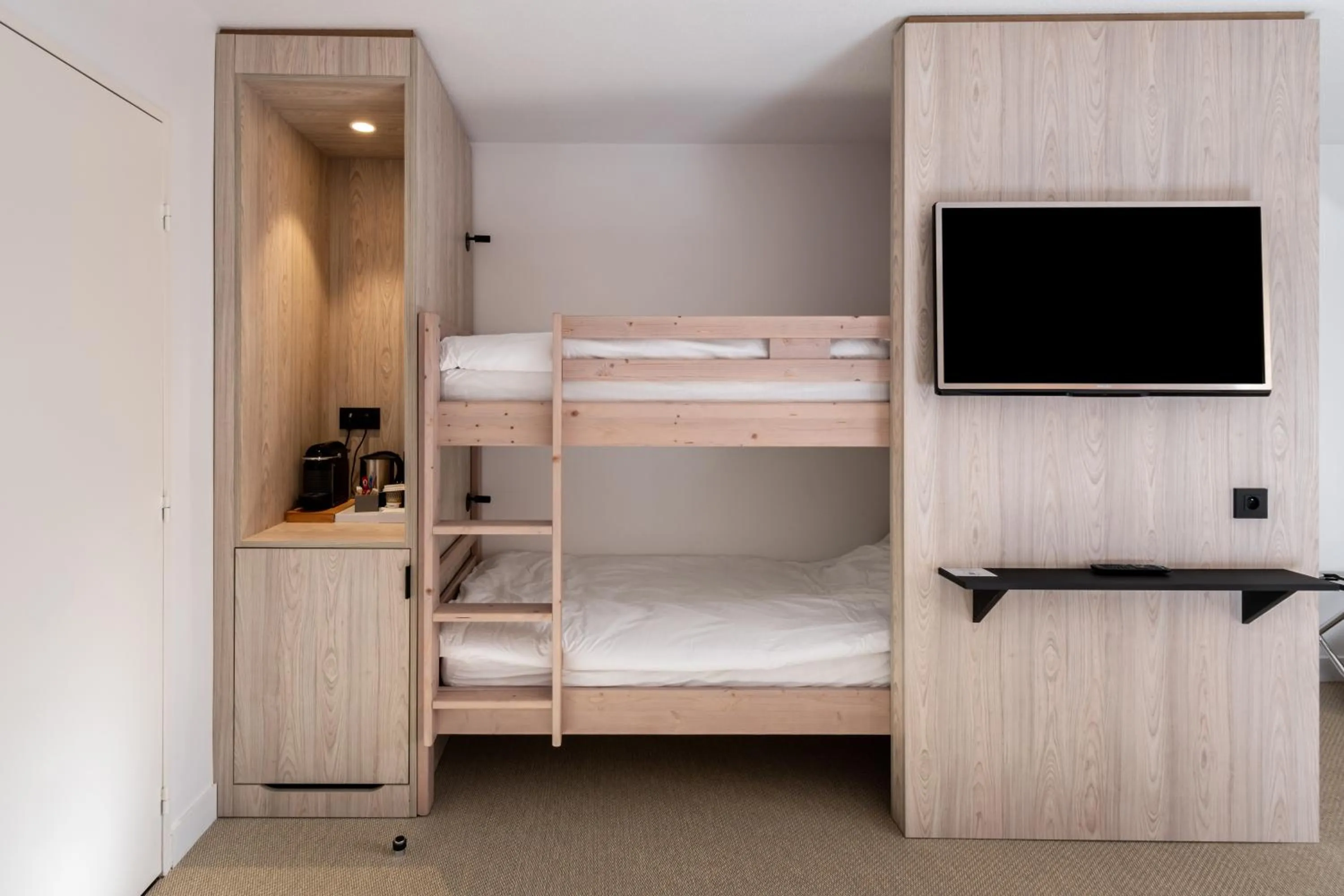 Bedroom, Bed in Mercure Cannes Mandelieu