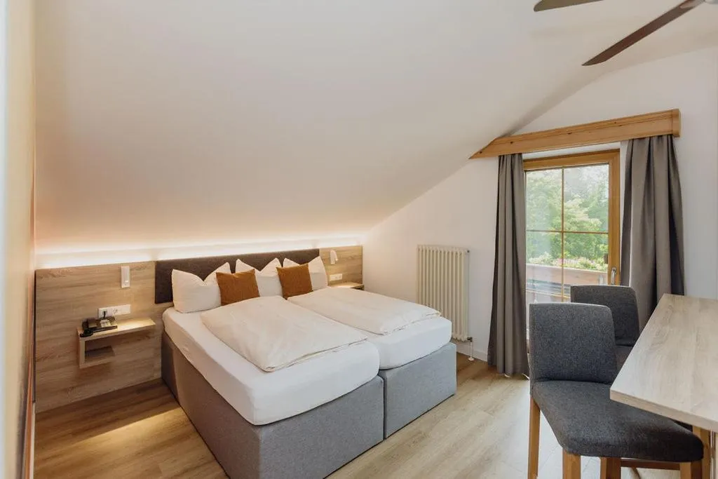 Photo of the whole room, Bed in Hotel Landgasthof Schöntag