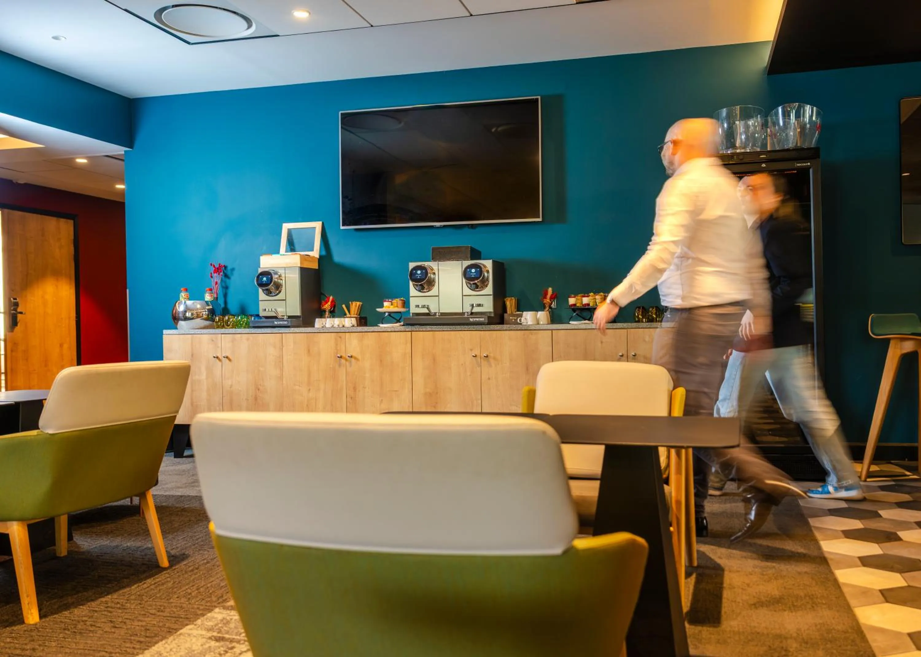 Lounge or bar in Novotel Caen Côte de Nacre