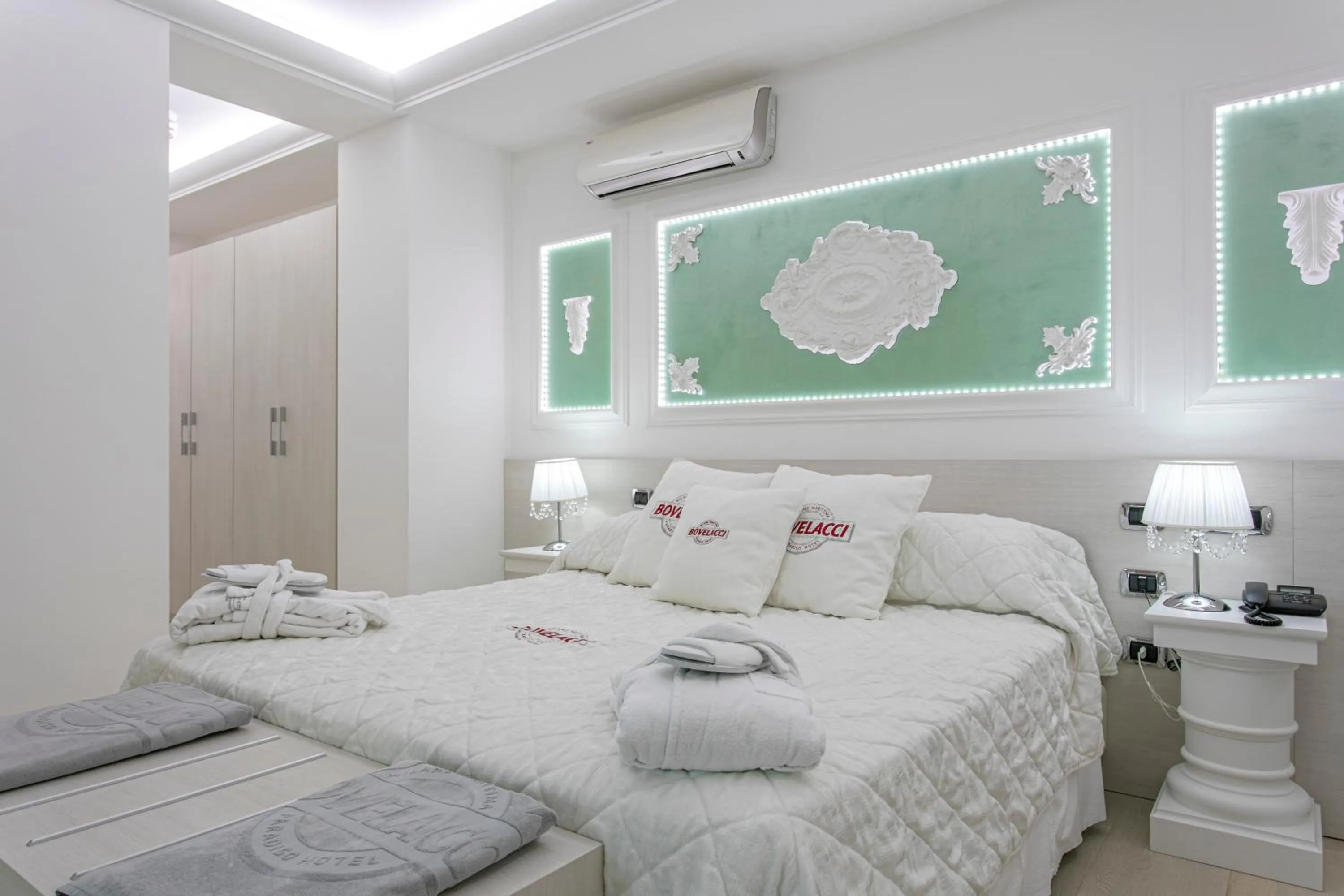 Inner courtyard view, Bed in Boutique Hotel Paradiso Bovelacci