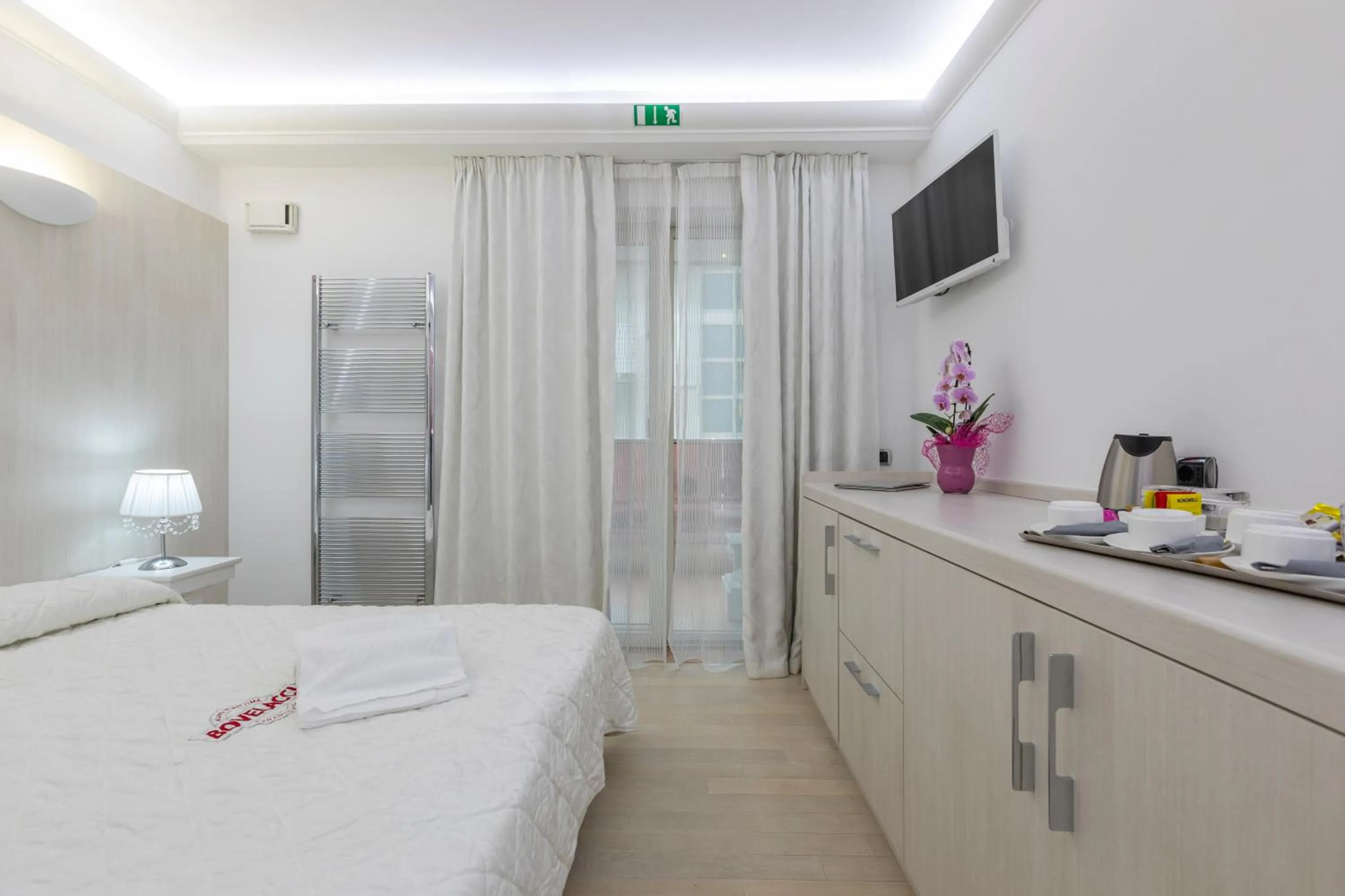 Coffee/tea facilities, Bed in Boutique Hotel Paradiso Bovelacci