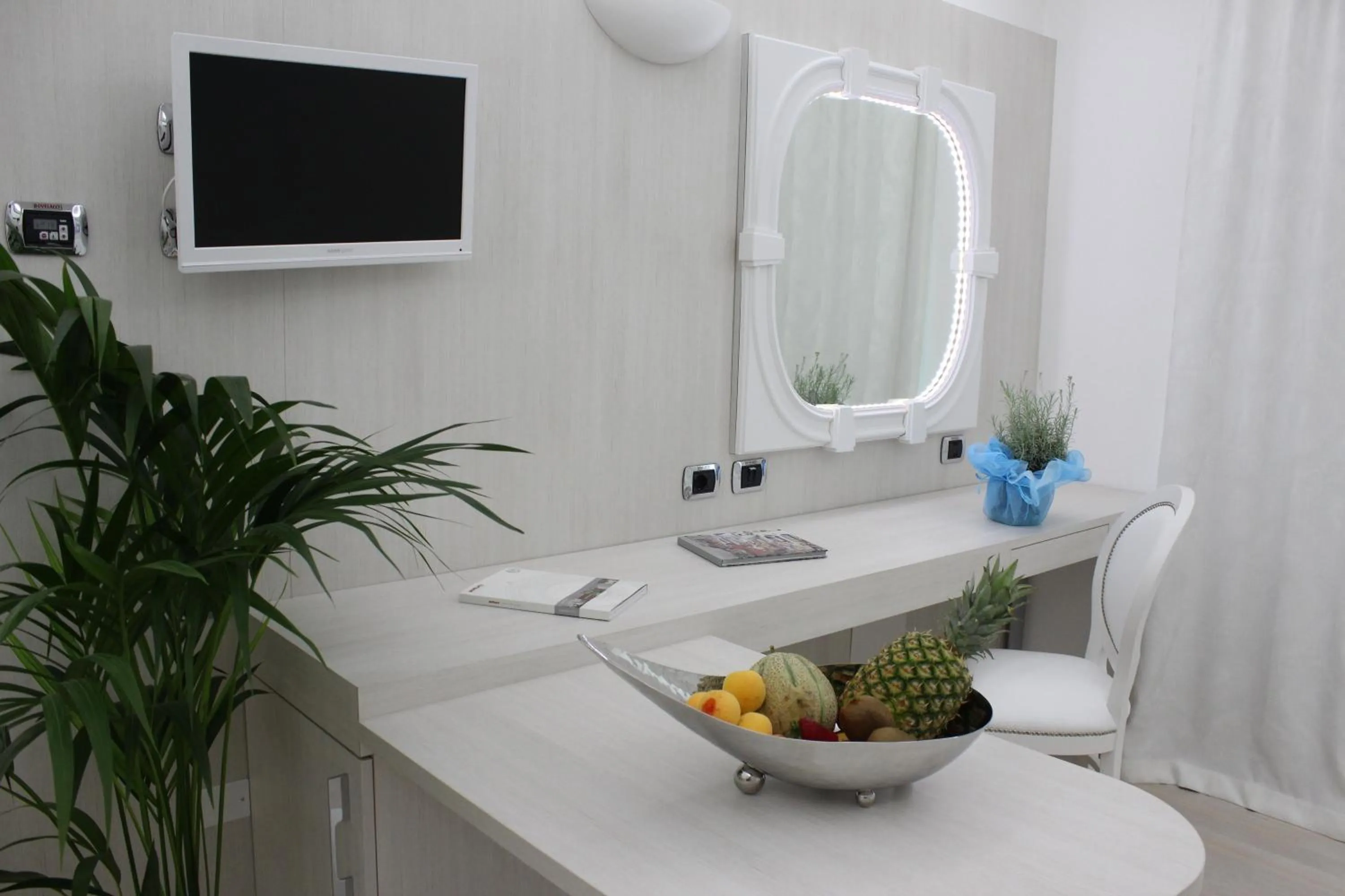 TV and multimedia in Boutique Hotel Paradiso Bovelacci