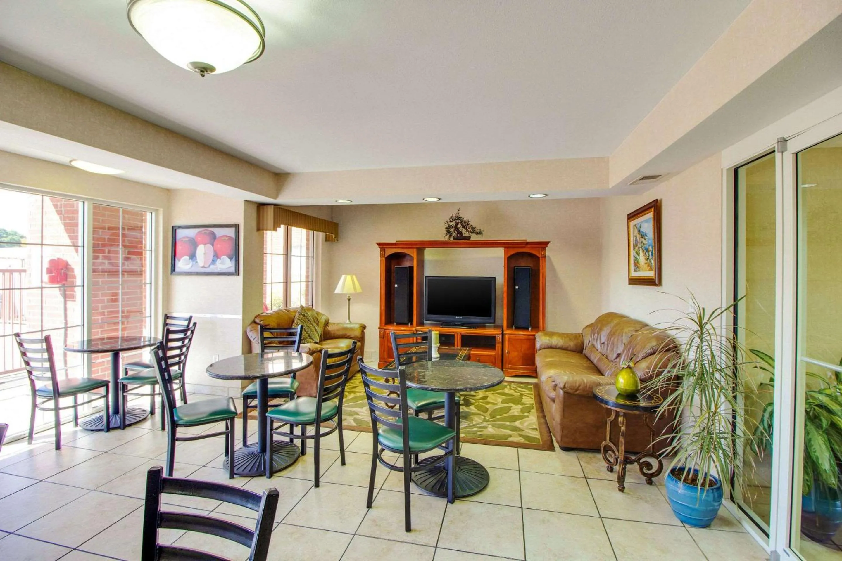 Breakfast in MainStay Suites Texas Medical Center-Reliant Park