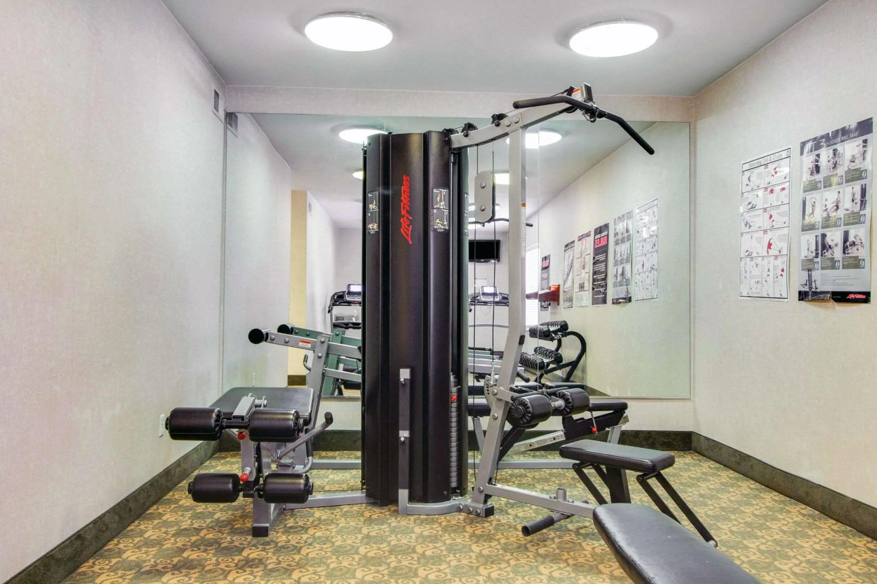 Fitness centre/facilities in MainStay Suites Texas Medical Center-Reliant Park
