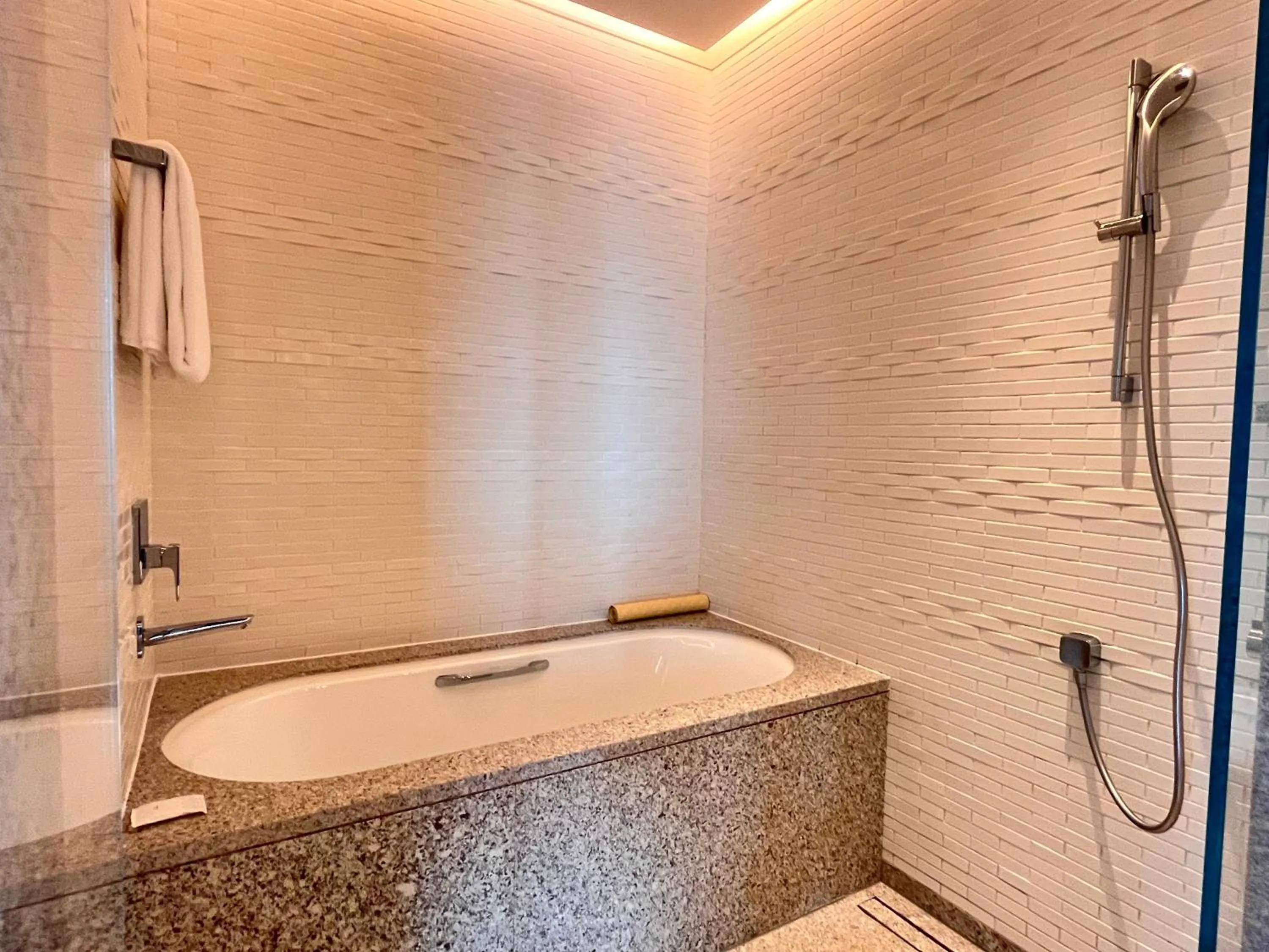 Hot Tub in Grand Hyatt Hefei