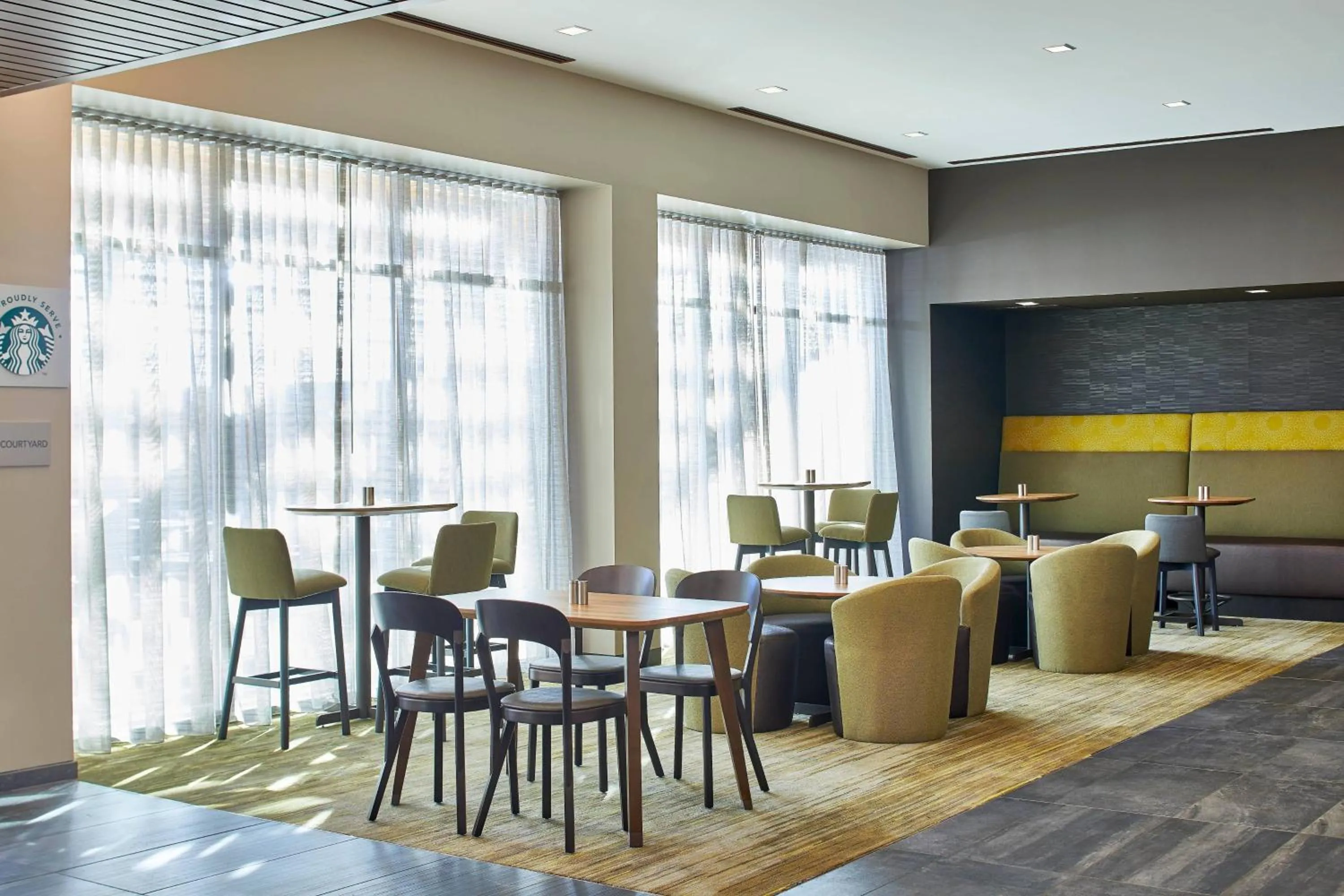 Restaurant/places to eat in Courtyard Baltimore Downtown/McHenry Row