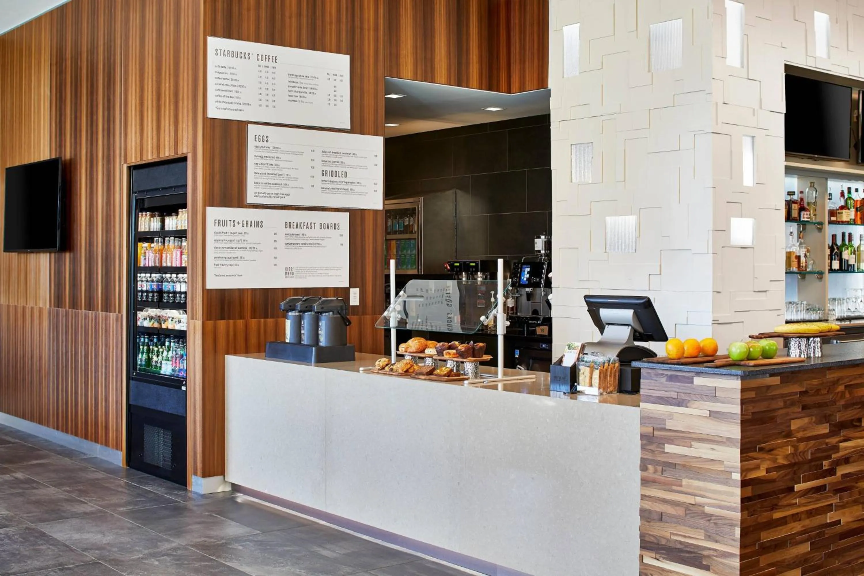 Restaurant/places to eat in Courtyard Baltimore Downtown/McHenry Row