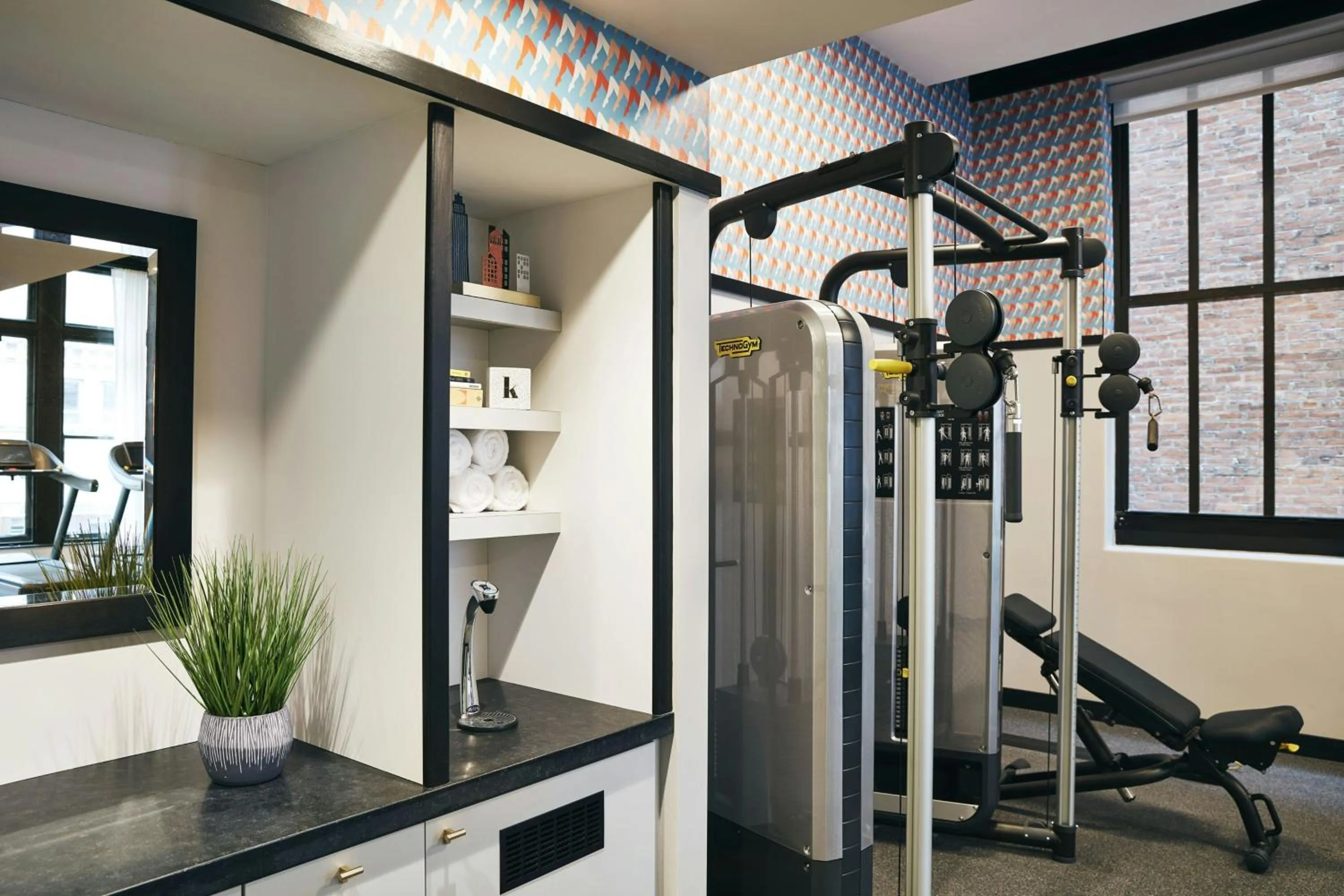 Fitness centre/facilities in Kinley Cincinnati Downtown, a Tribute Portfolio Hotel